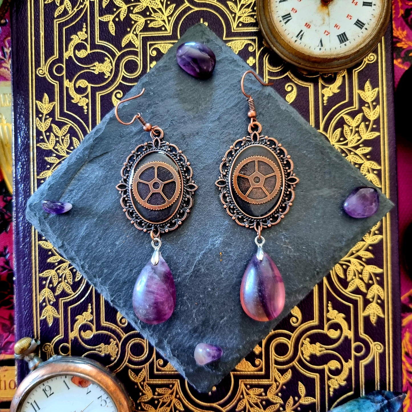 Proserpine - Boucles d'oreilles Steampunk cuivre rouages, pierres de fluorites - Les Rouages du Temps