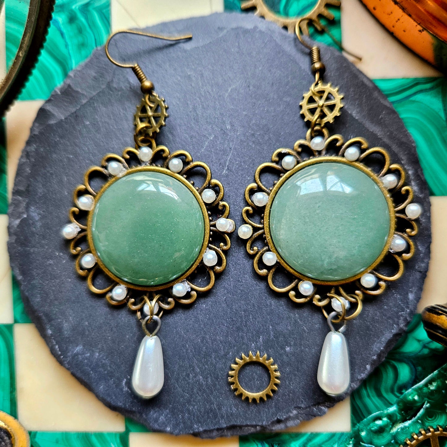 Nautilus - Boucles d'oreilles Steampunk bronze rouages perles et pierres d'aventurine - Les Rouages du Temps