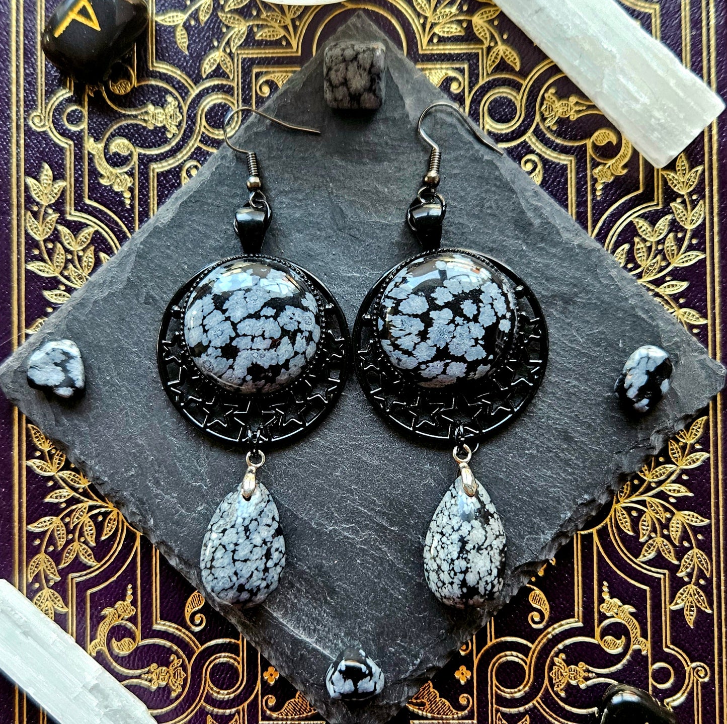 Nyx - Boucles d'oreilles Wicca lunes noires et pierres d'obsidienne flocon de neige - Les Rouages du Temps