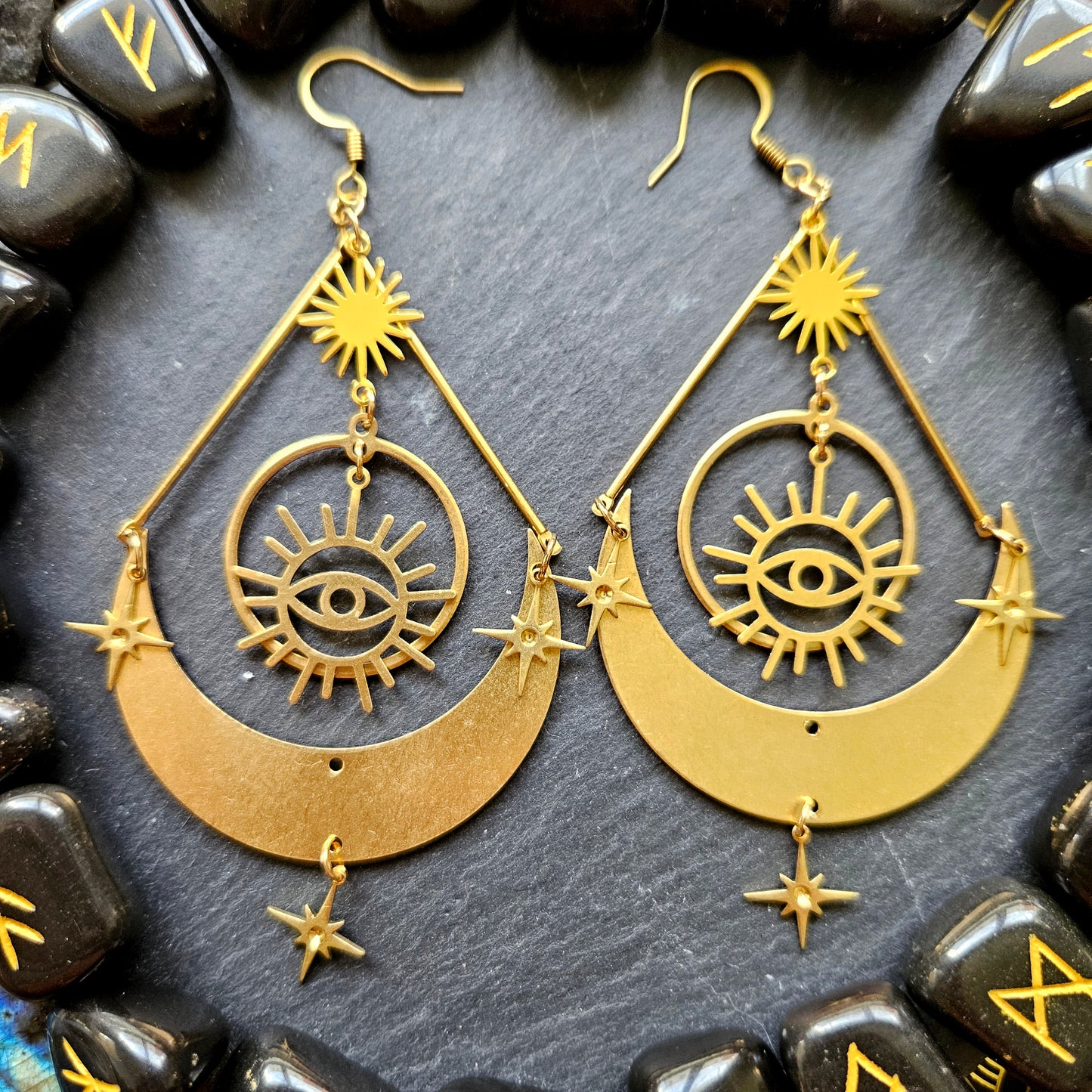 Éos - Boucles d'oreilles Wicca - ésotérisme en laiton, lunes étoiles et soleils - Les Rouages du Temps