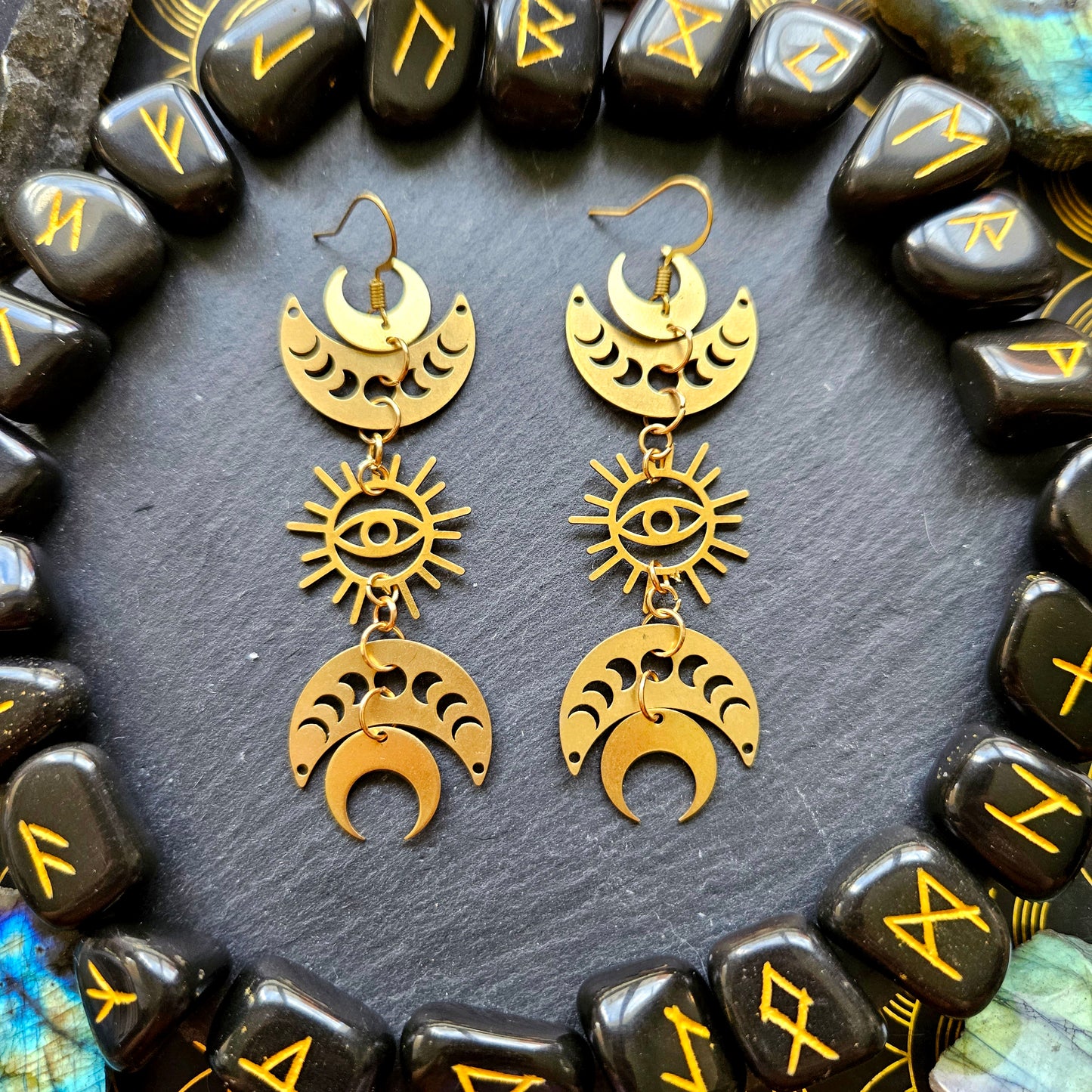 Hécate - Boucles d'oreilles Wicca en laiton, lunes et phases de la lune, soleil oeil - Les Rouages du Temps