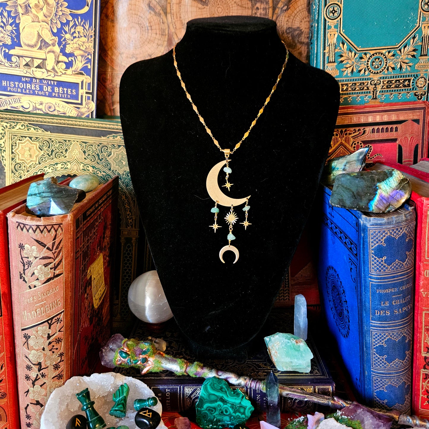 Astéria - Collier Wicca - ésotérique, lunes et étoiles laiton, chaîne acier inoxydable, pierres aventurine
