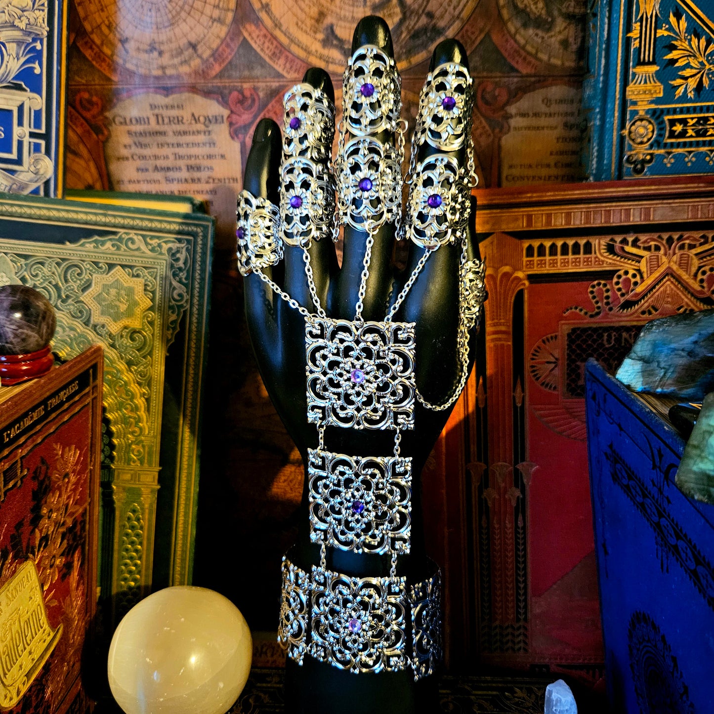 Bracelet armure médiéval-fantasy et bagues articulées argenté et strass violets en résine