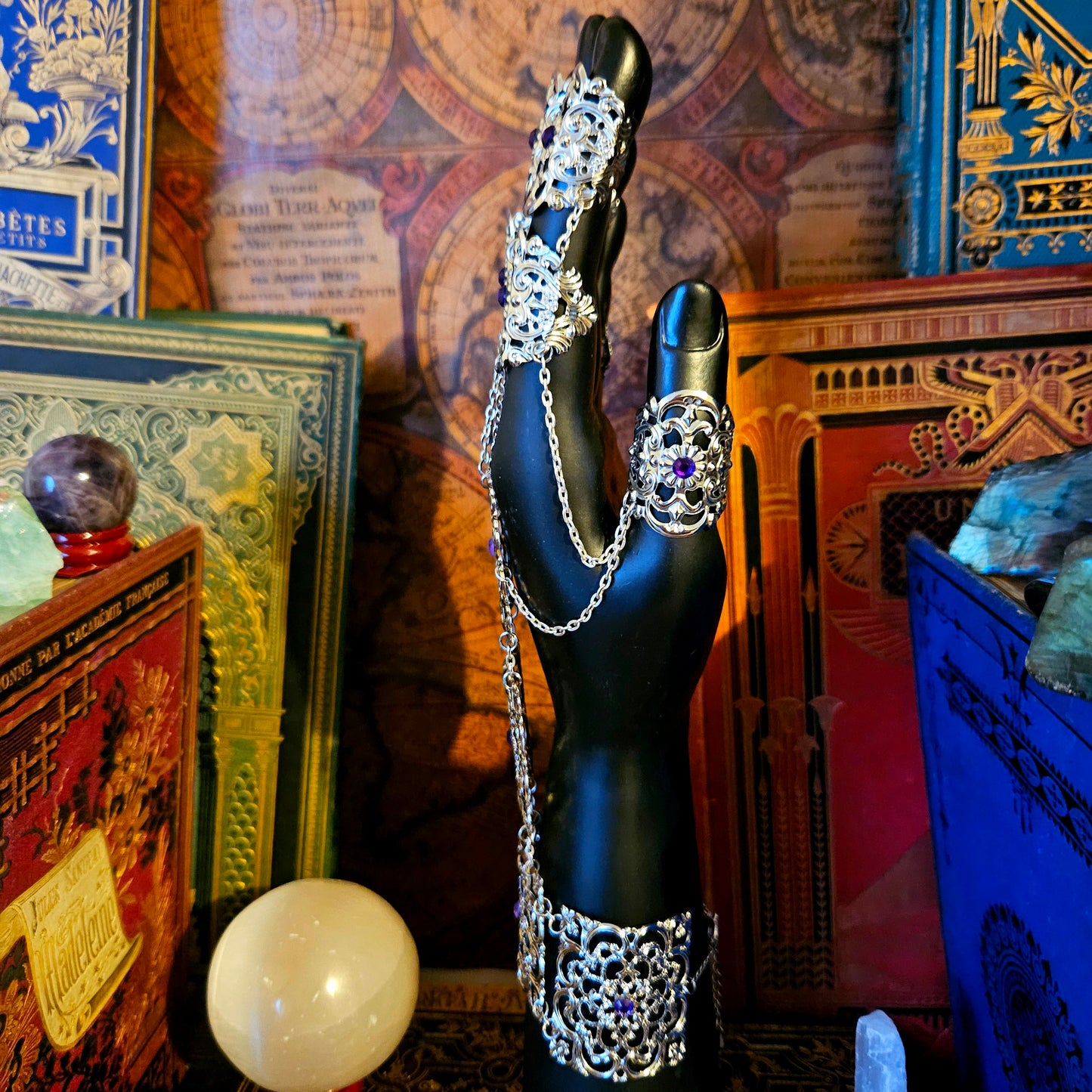 Bracelet armure médiéval-fantasy et bagues articulées argenté et strass violets en résine