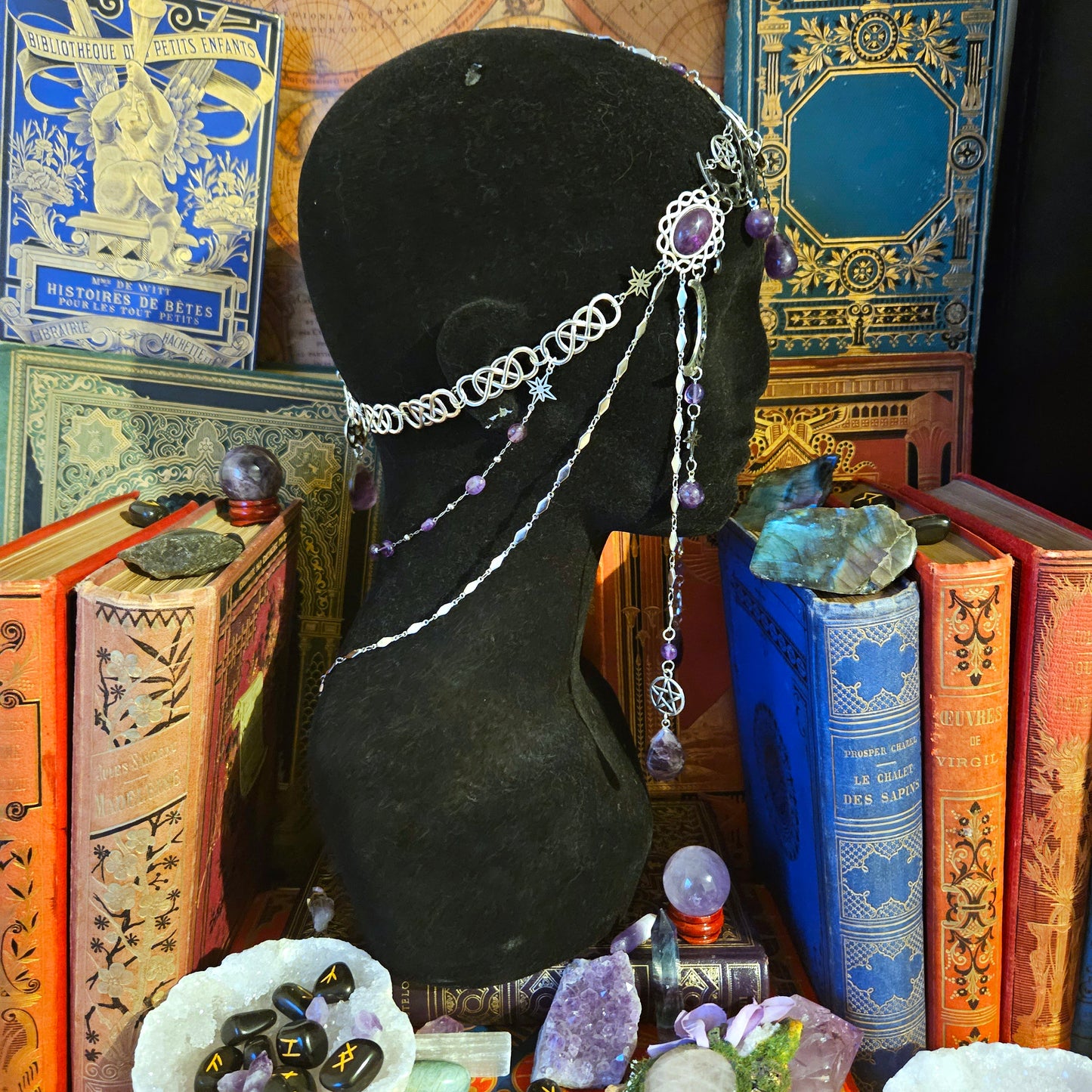 Hécate - tiare Wicca - sorcière - ésotérisme, argentée, lunes et pentagrammes, pierres d'améthyste - Les Rouages du Temps