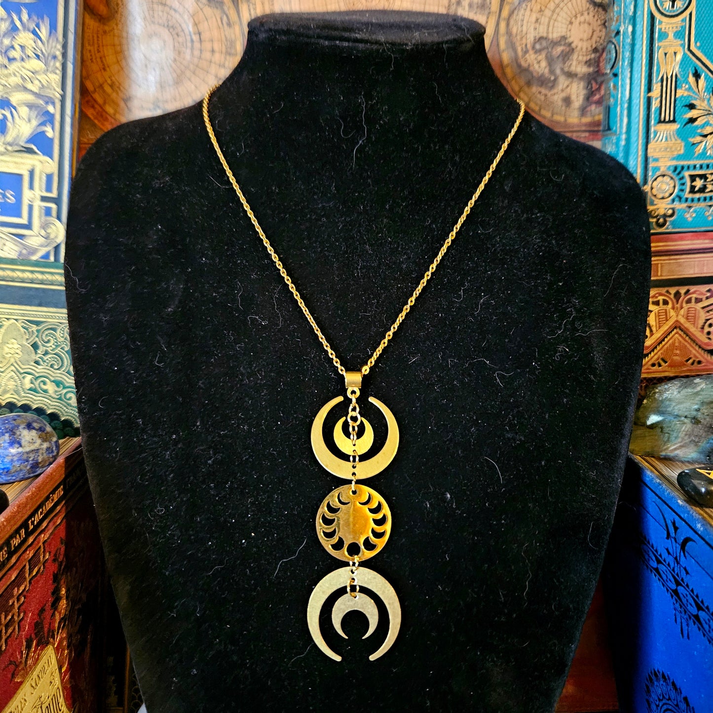 Hécate - Collier Wicca - ésotérique acier inoxydable et laiton, triple lune / phases - Les Rouages du Temps
