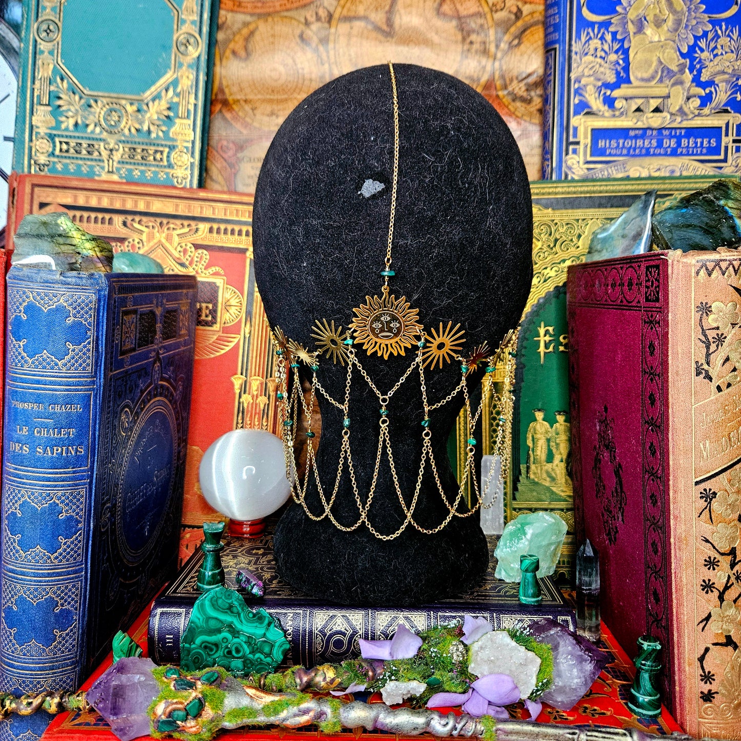 Héméra - Tiare Wicca - ésotérique, soleils et étoiles acier inoxydable et laiton, pierres de malachite - Les Rouages du Temps
