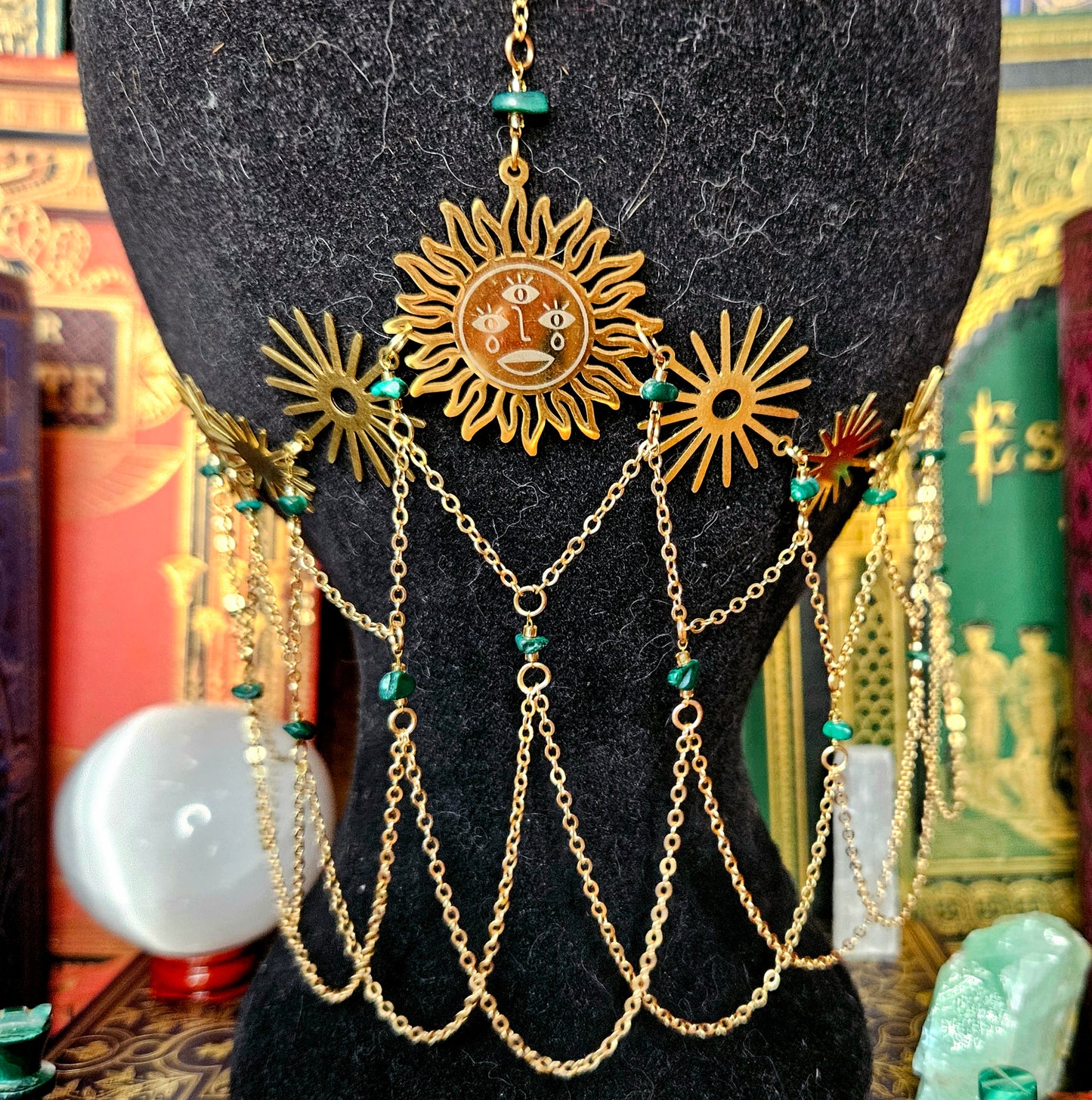 Héméra - Tiare Wicca - ésotérique, soleils et étoiles acier inoxydable et laiton, pierres de malachite - Les Rouages du Temps