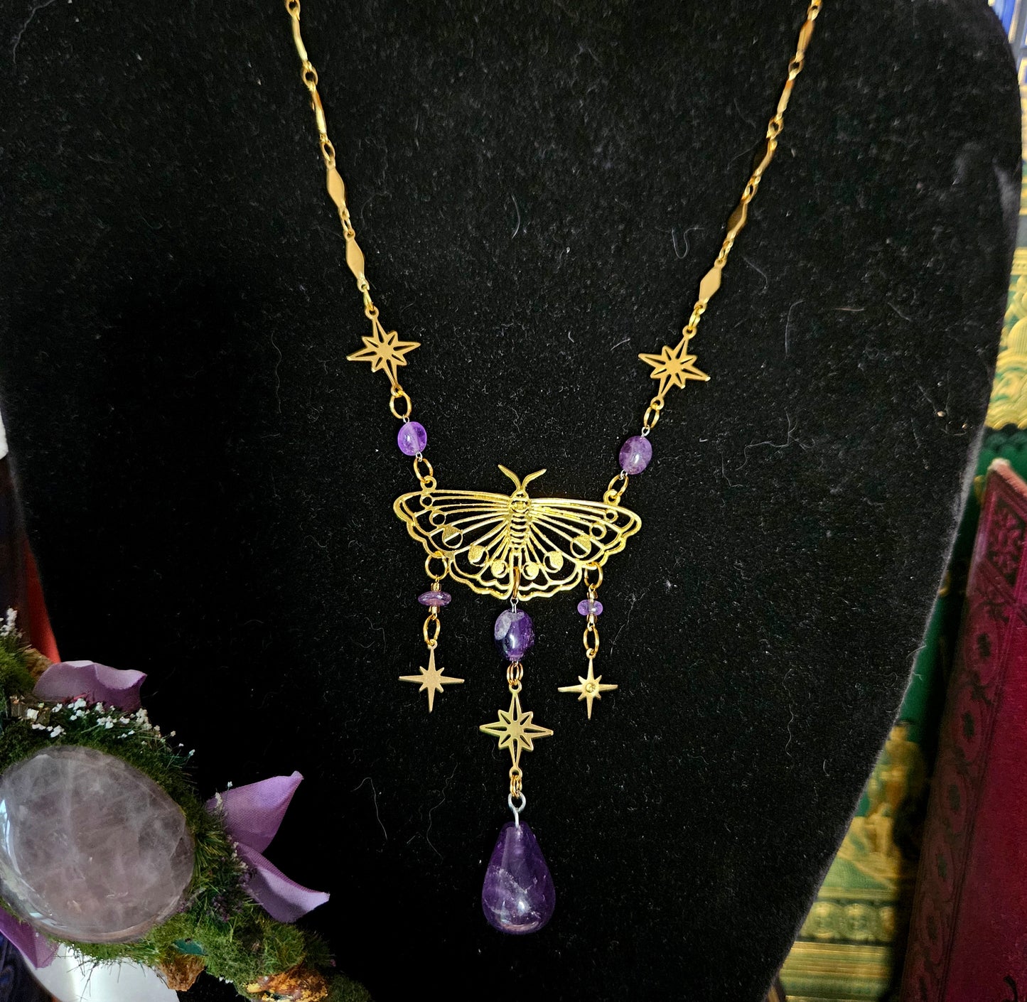 Titania - Collier Wicca / féérique acier inoxydable doré papillons étoiles, pierres d'améthyste - Les Rouages du Temps