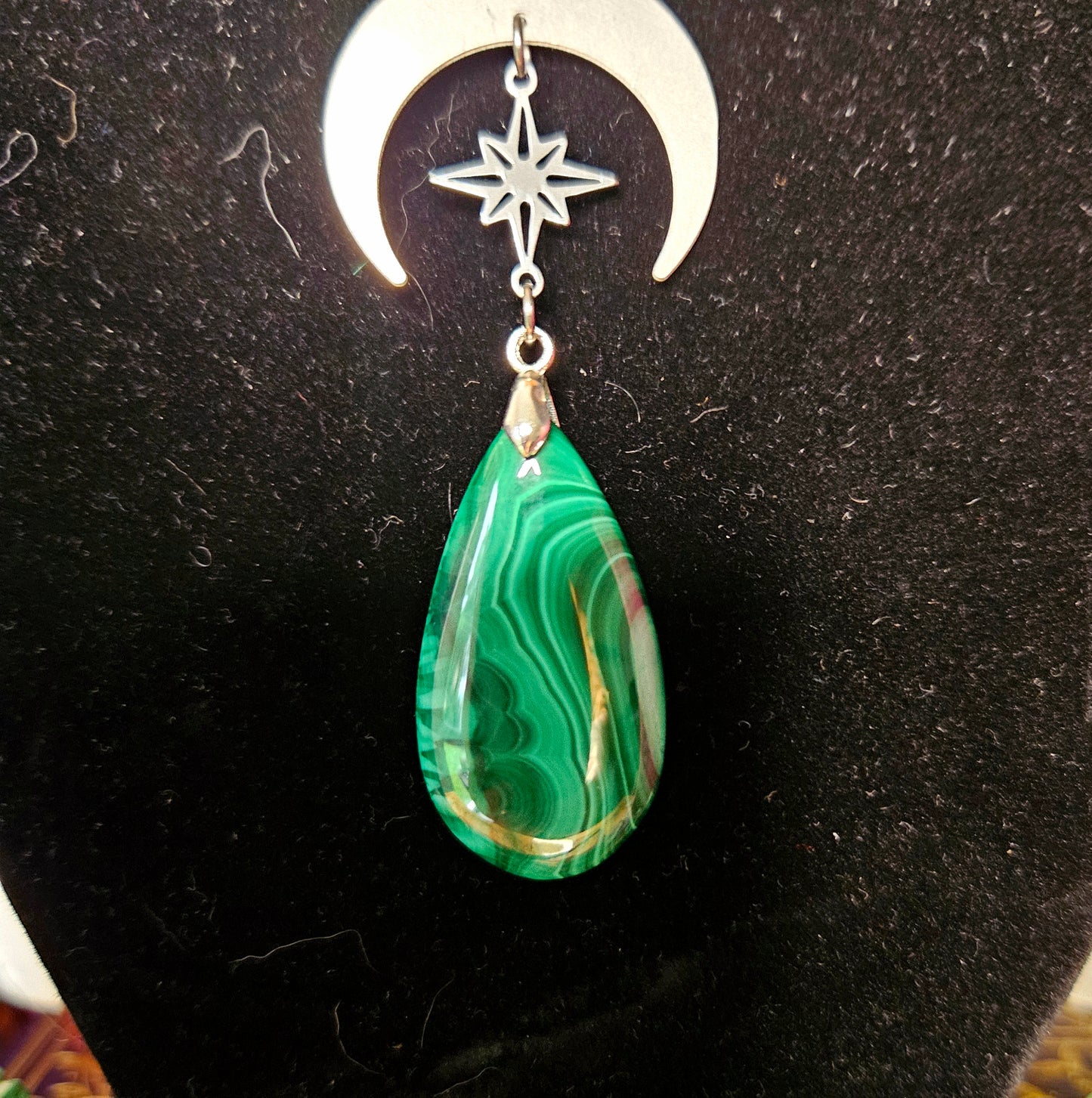 Séléné - Collier Wicca - ésotérique acier inoxydable lunes et étoiles, pierres de malachite - Les Rouages du Temps