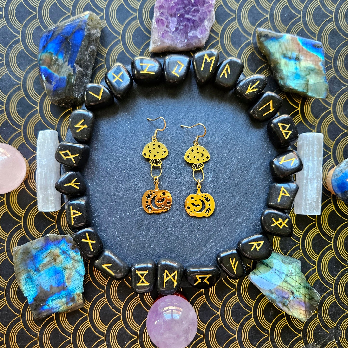Ellyllon - boucles d'oreilles univers féérique et sorcières acier inoxydable doré, champignons et citrouilles - Les Rouages du Temps
