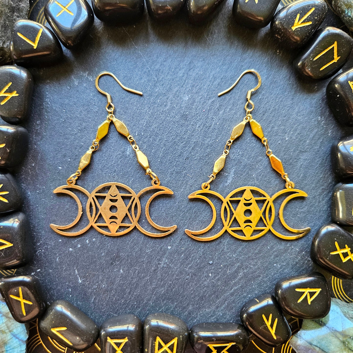 Hécate - Boucles d'oreilles Wicca triple lune acier inoxydable doré