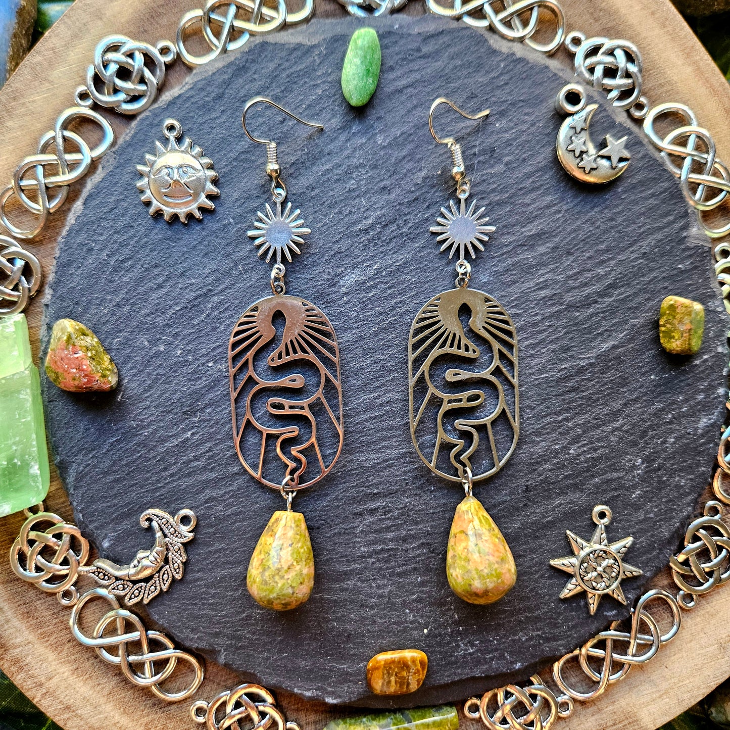Médusa - Boucles d'oreilles univers sorcière - ésotérique acier inoxydable, pierres d'unakite - Les Rouages du Temps
