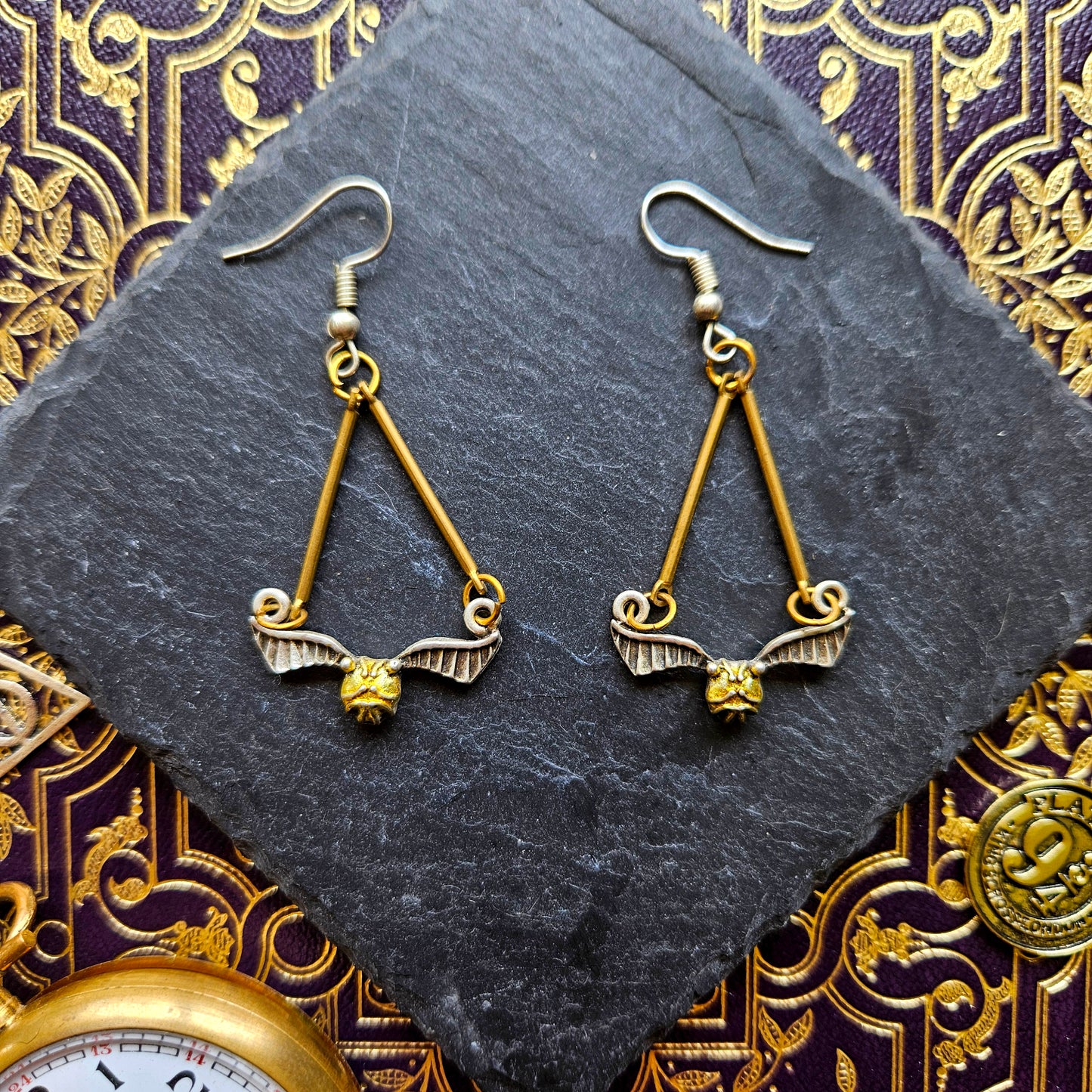Harry Potter - Boucles d'oreilles dorées argentées vif d'or - Les Rouages du Temps