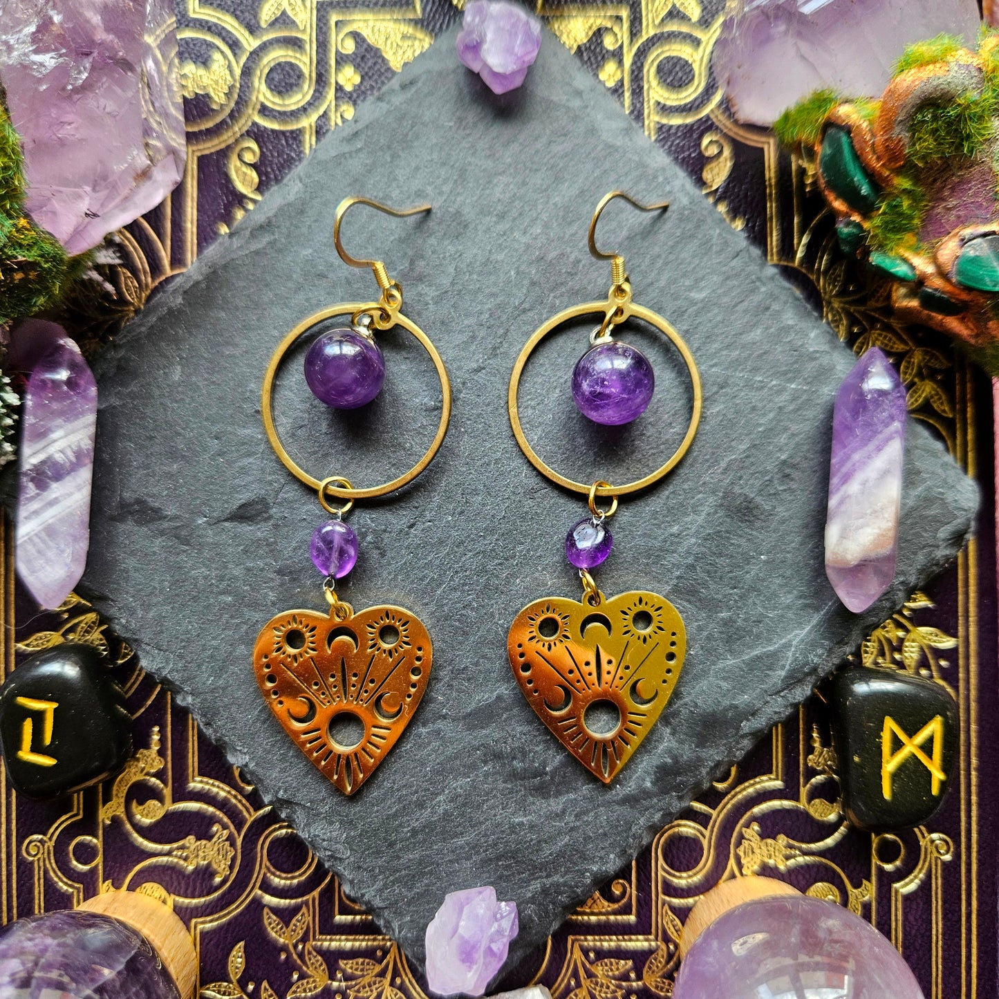 Ouija - Boucles d'oreilles univers Wicca - ésotérique, acier inoxydable et laiton, goutte ouija et pierres d'améthyste - Les Rouages du Temps