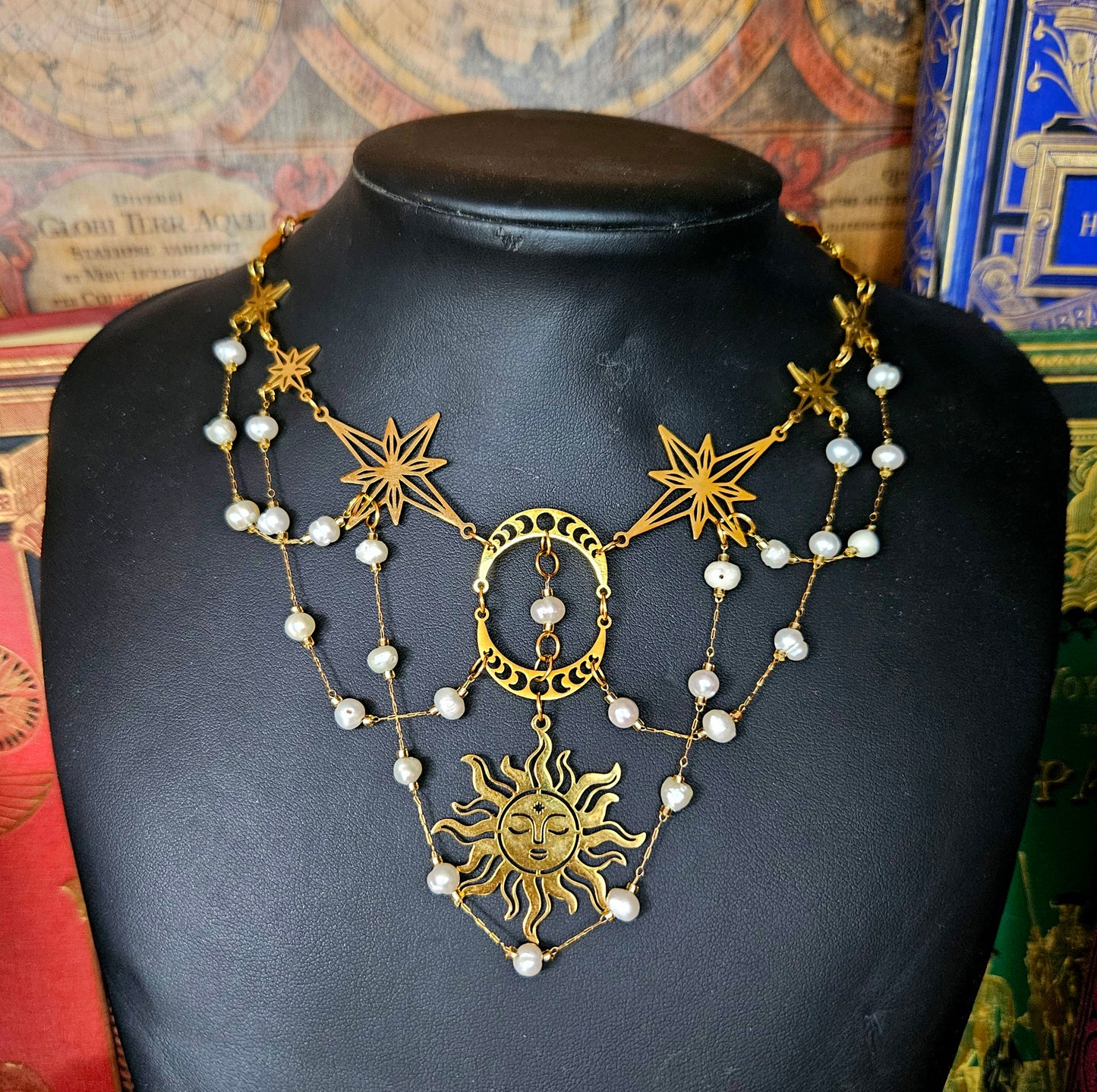 Hélios - Collier ras de cou fantasy - ésotérique, acier inoxydable soleil, étoiles, lune, perles d'eau douce