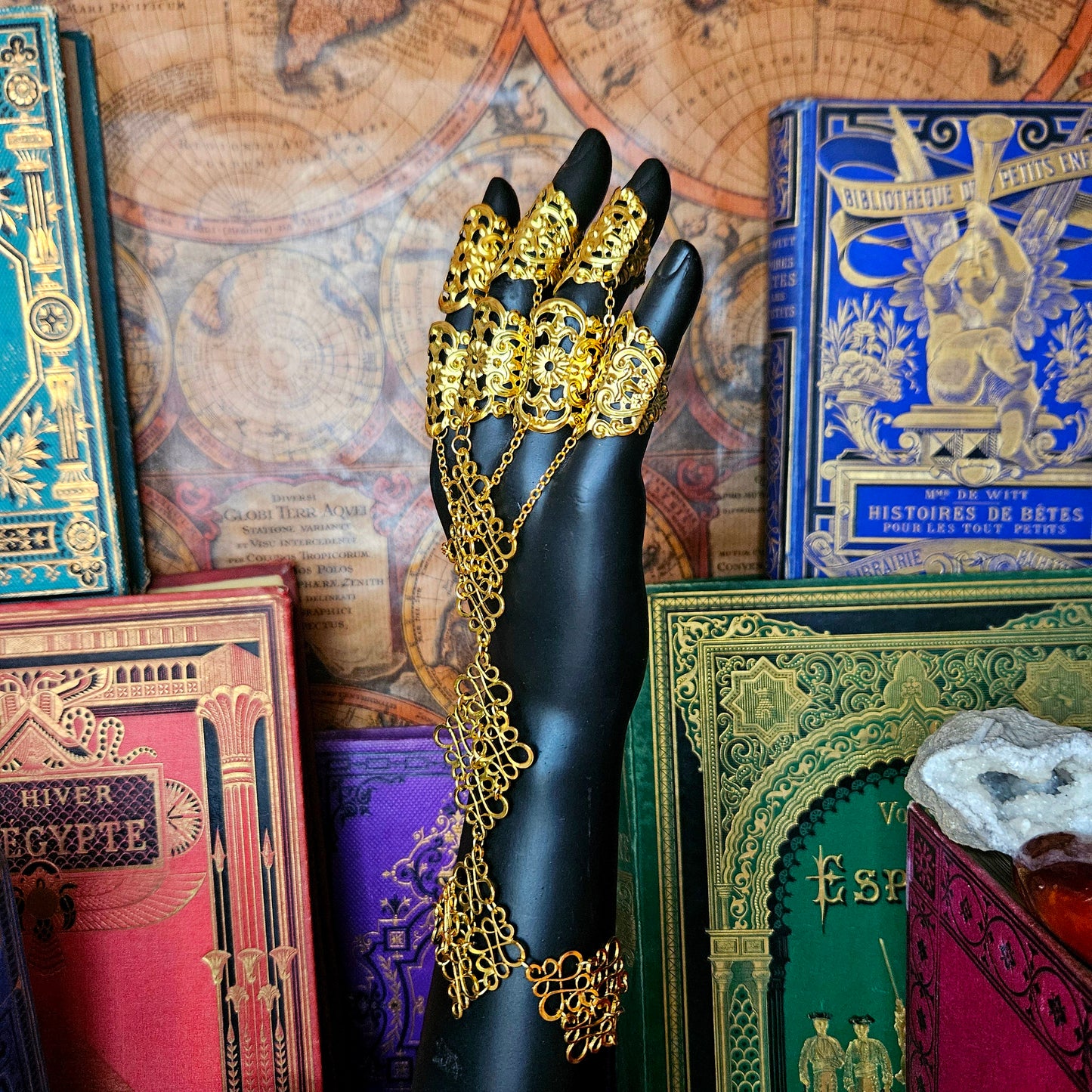 Bracelet armure médiéval-fantasy et bagues articulées dorées, noeuds celtiques