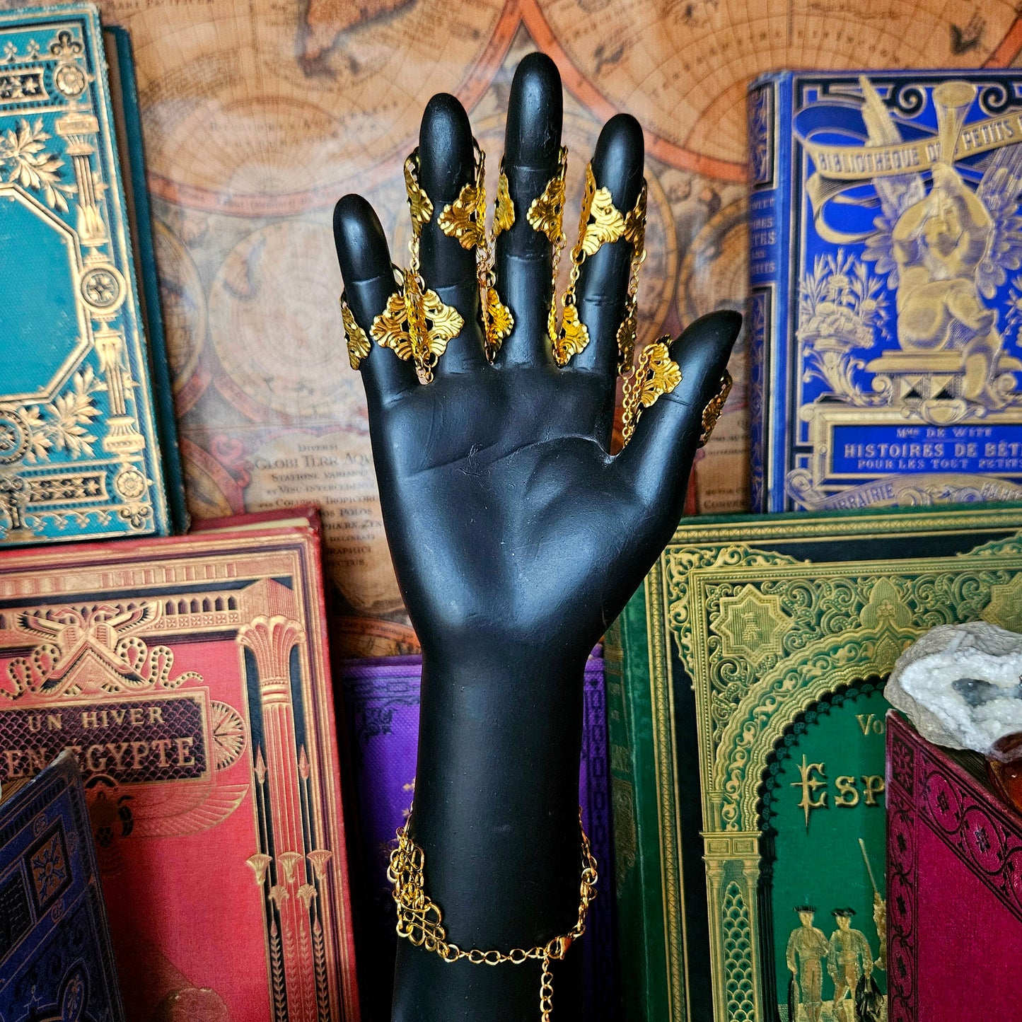 Bracelet armure médiéval-fantasy et bagues articulées dorées, noeuds celtiques