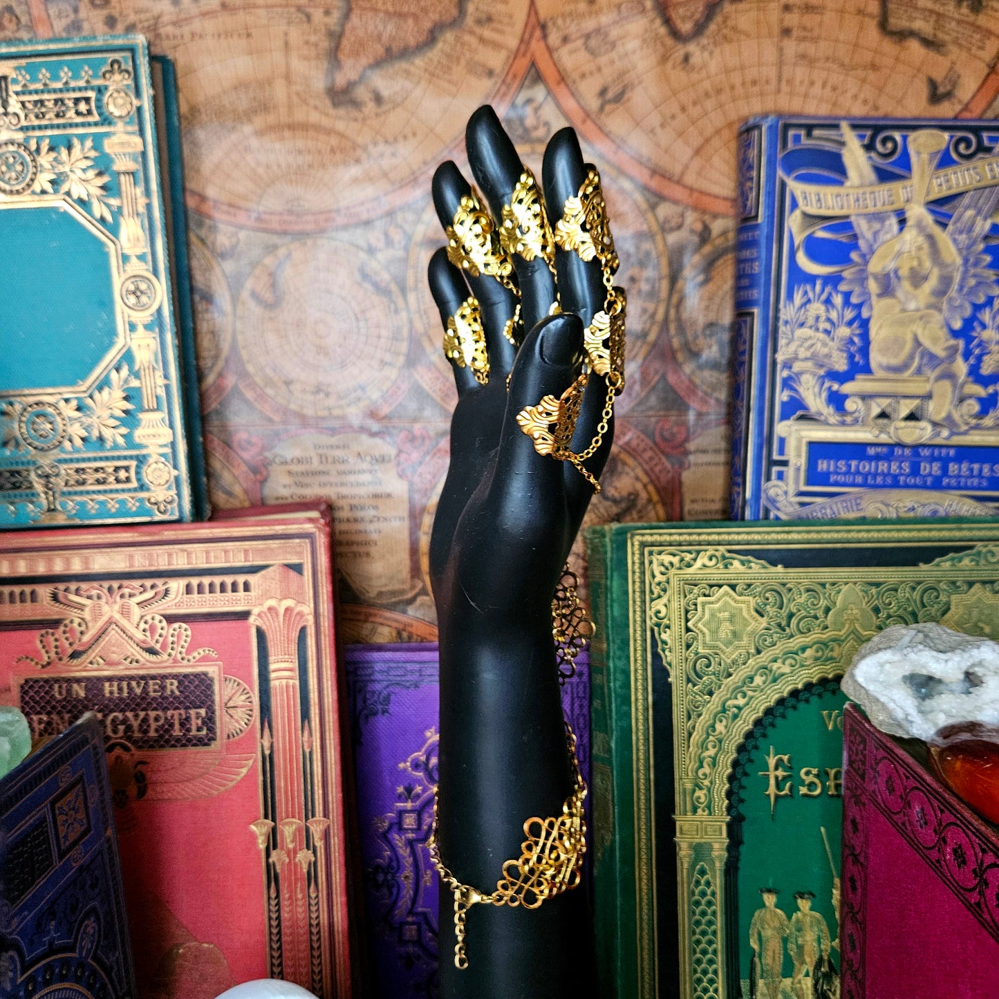 Bracelet armure médiéval-fantasy et bagues articulées dorées, noeuds celtiques