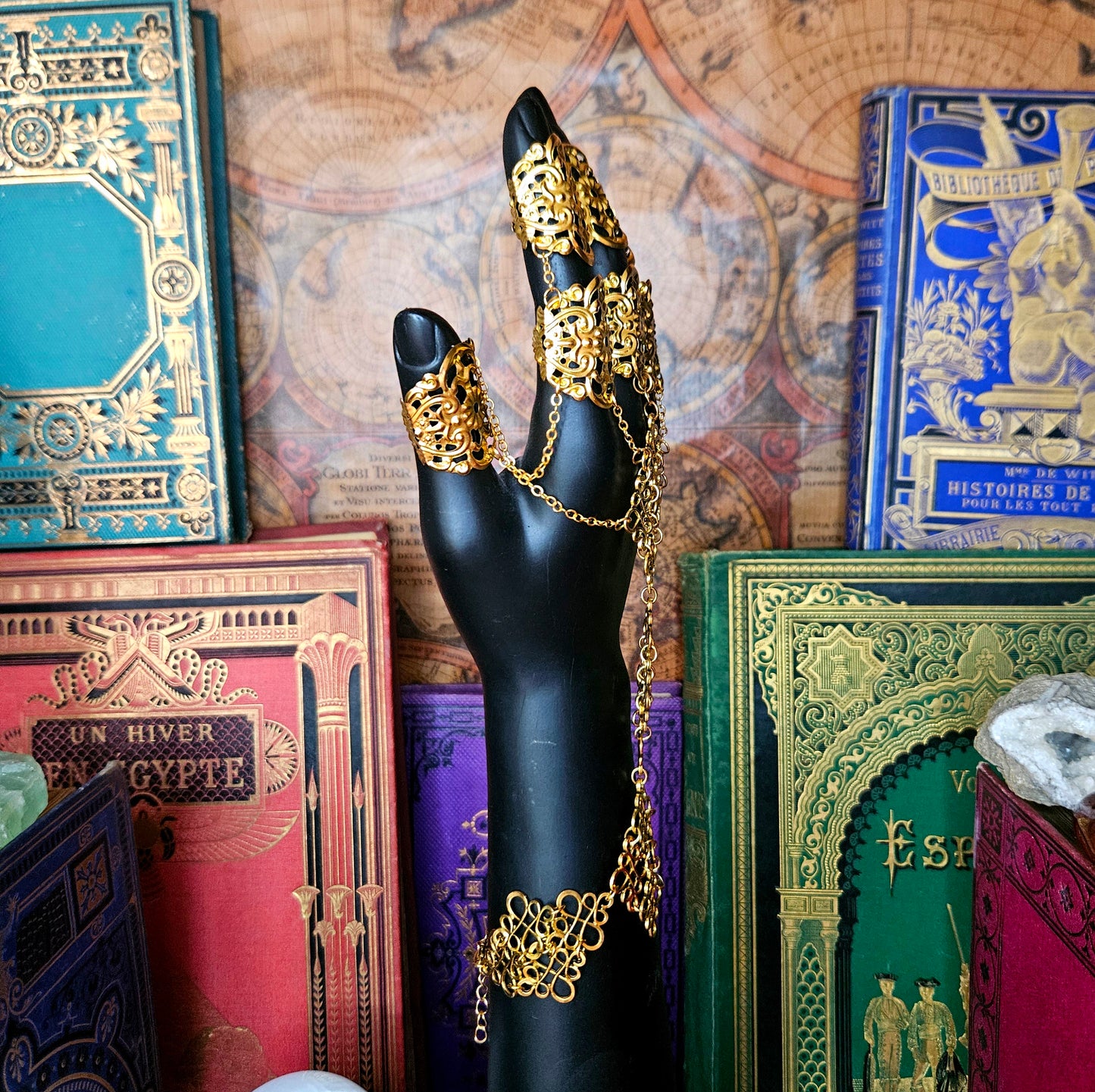 Bracelet armure médiéval-fantasy et bagues articulées dorées, noeuds celtiques