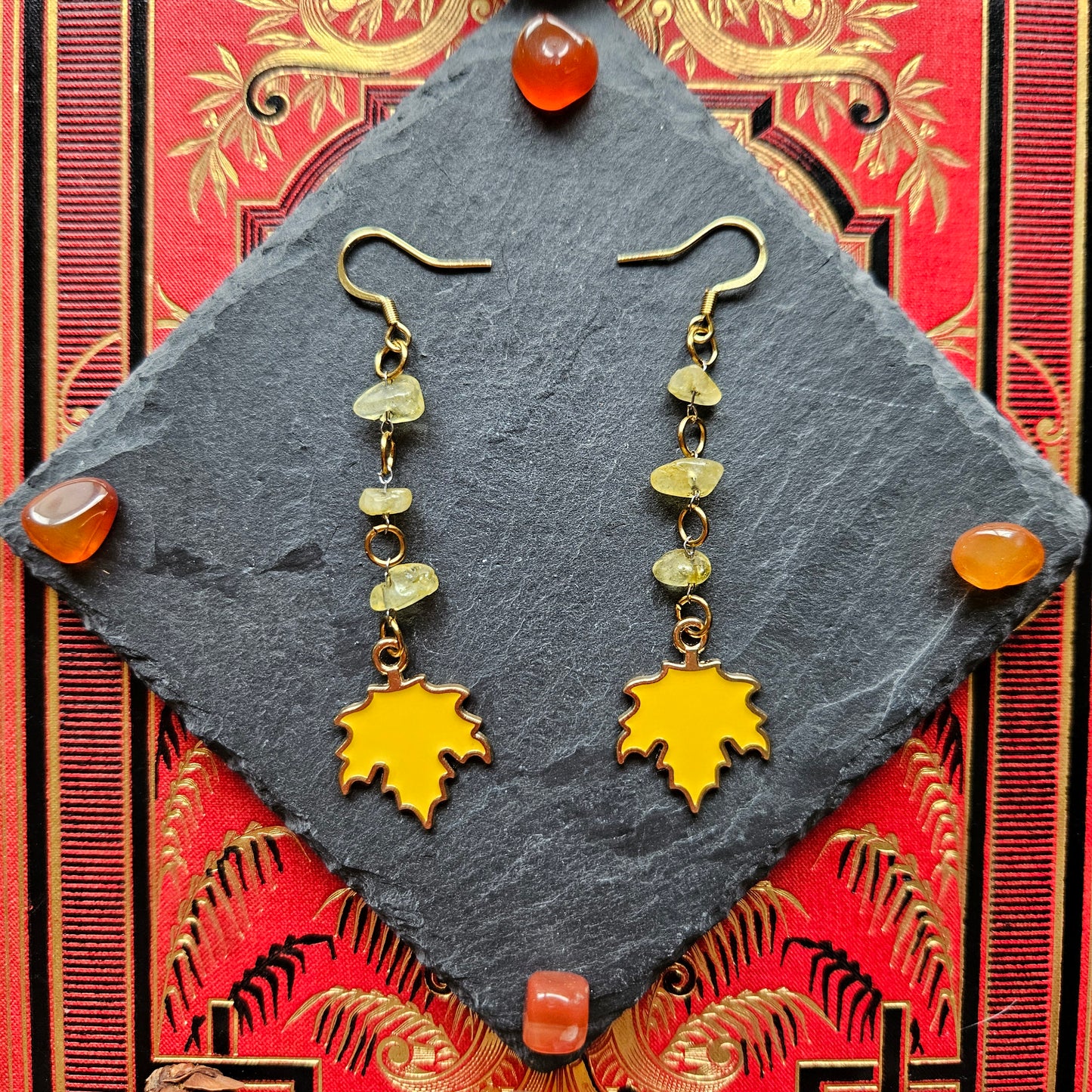 Carpo - Boucles d'oreilles "Automne", feuilles d'érable jaunes et pierres de citrine - Les Rouages du Temps