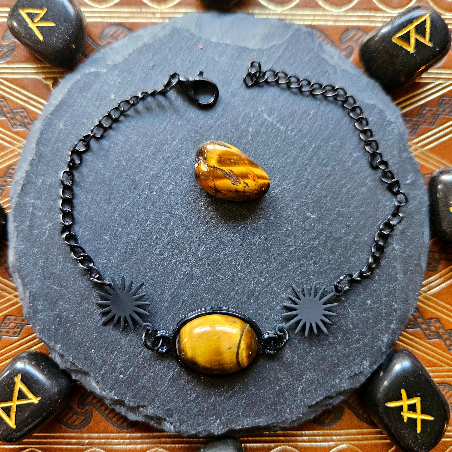 Chaos - Bracelet noir ésotérique étoiles et pierres oeil de tigre