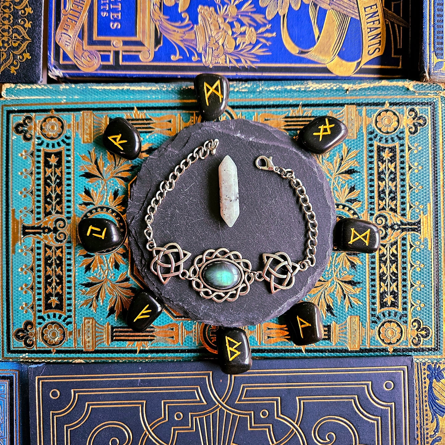 Nimuë - Bracelet médiéval argenté, noeuds celtiques, pierre de labradorite