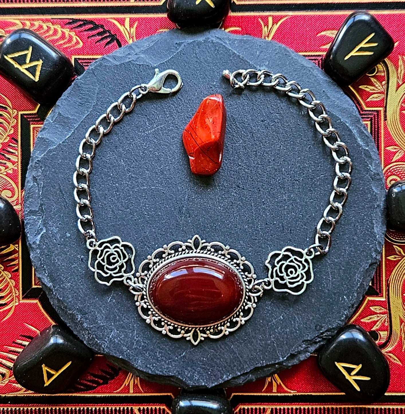 Perséphone - Bracelet argenté fantasy, roses et pierres de cornaline