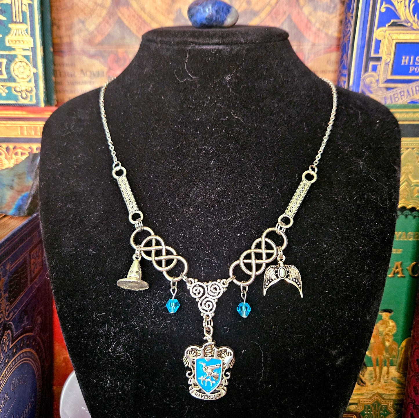 Serdaigle - Collier Harry Potter, choipeau magique et diadème de Rowena