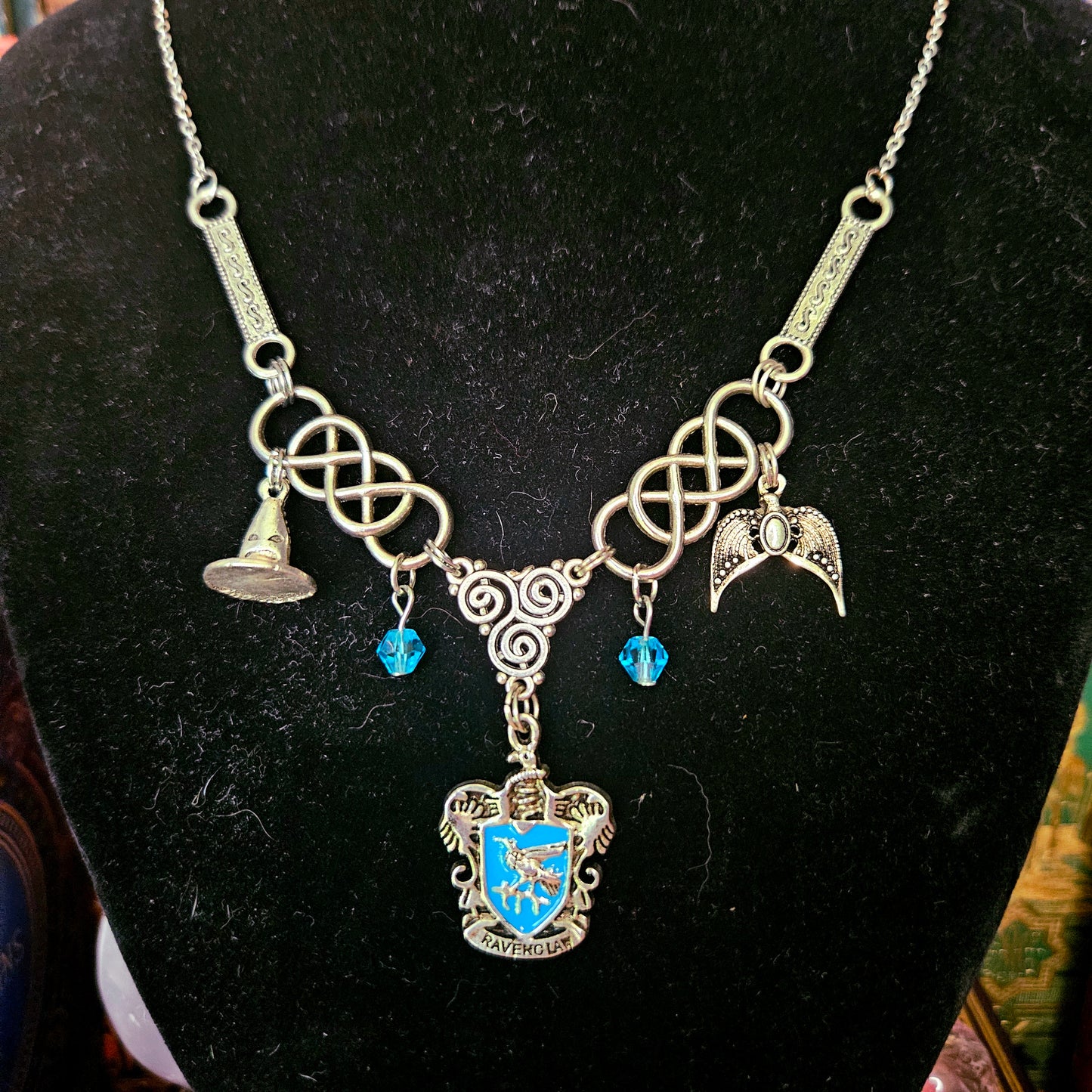 Serdaigle - Collier Harry Potter, choipeau magique et diadème de Rowena