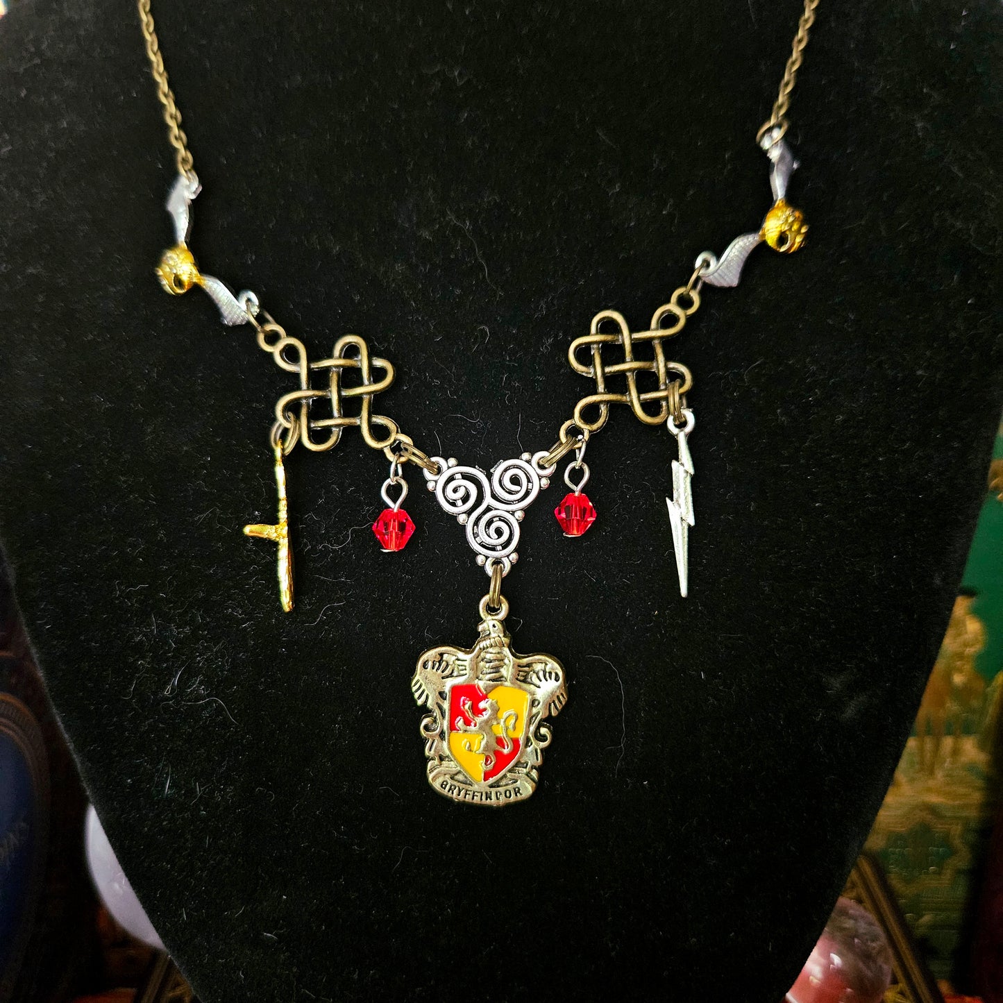 Gryffondor - Collier Harry Potter, vif d'or, balais, éclair bronze argenté