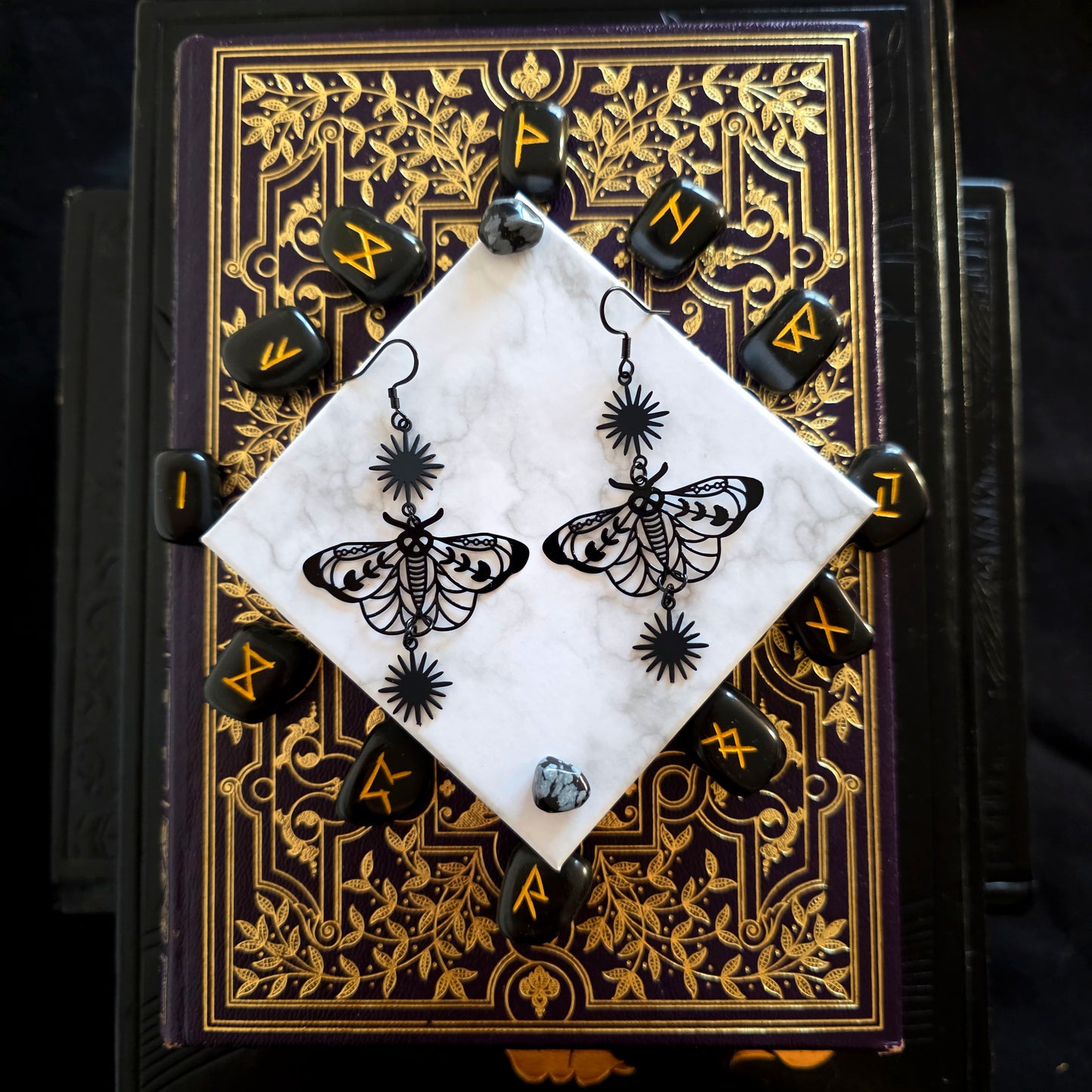 Leanan - Boucles d'oreilles univers féérique / gothique, papillons étoiles noires - Les Rouages du Temps