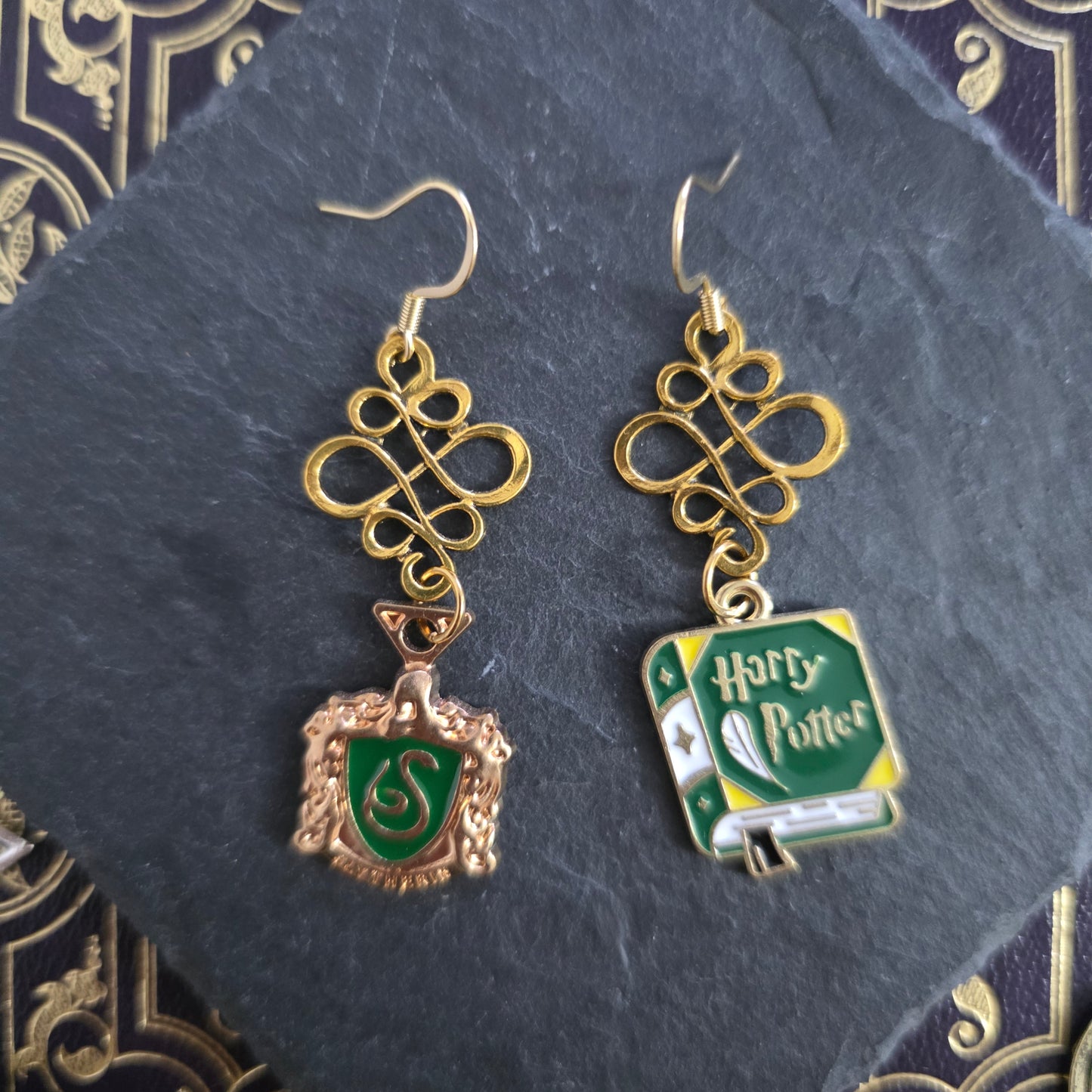 Harry Potter - Boucles d'oreilles dorées Serpentard - Les Rouages du Temps