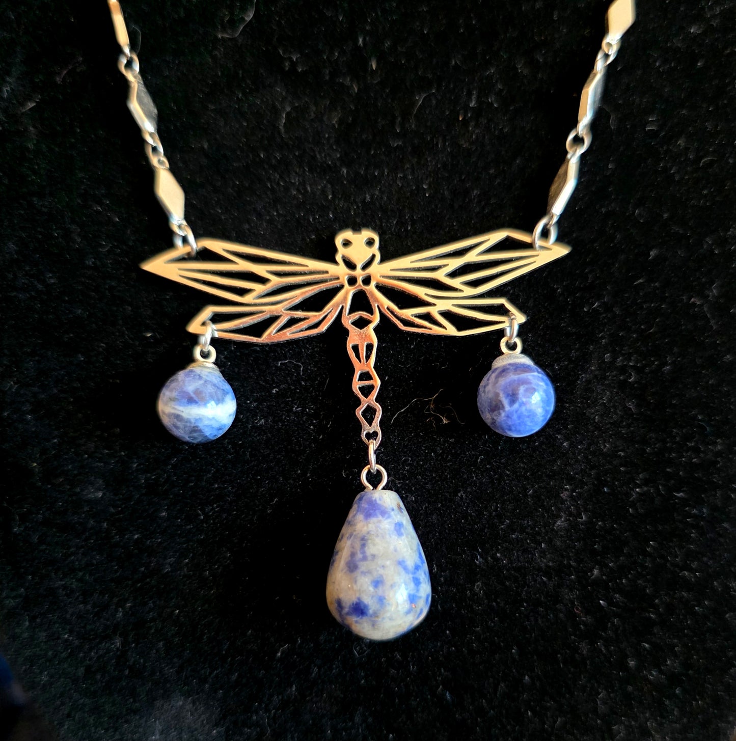 Dragonfly - Collier univers Fée - acier inoxydable libellule - pierres de sodalite - Les Rouages du Temps