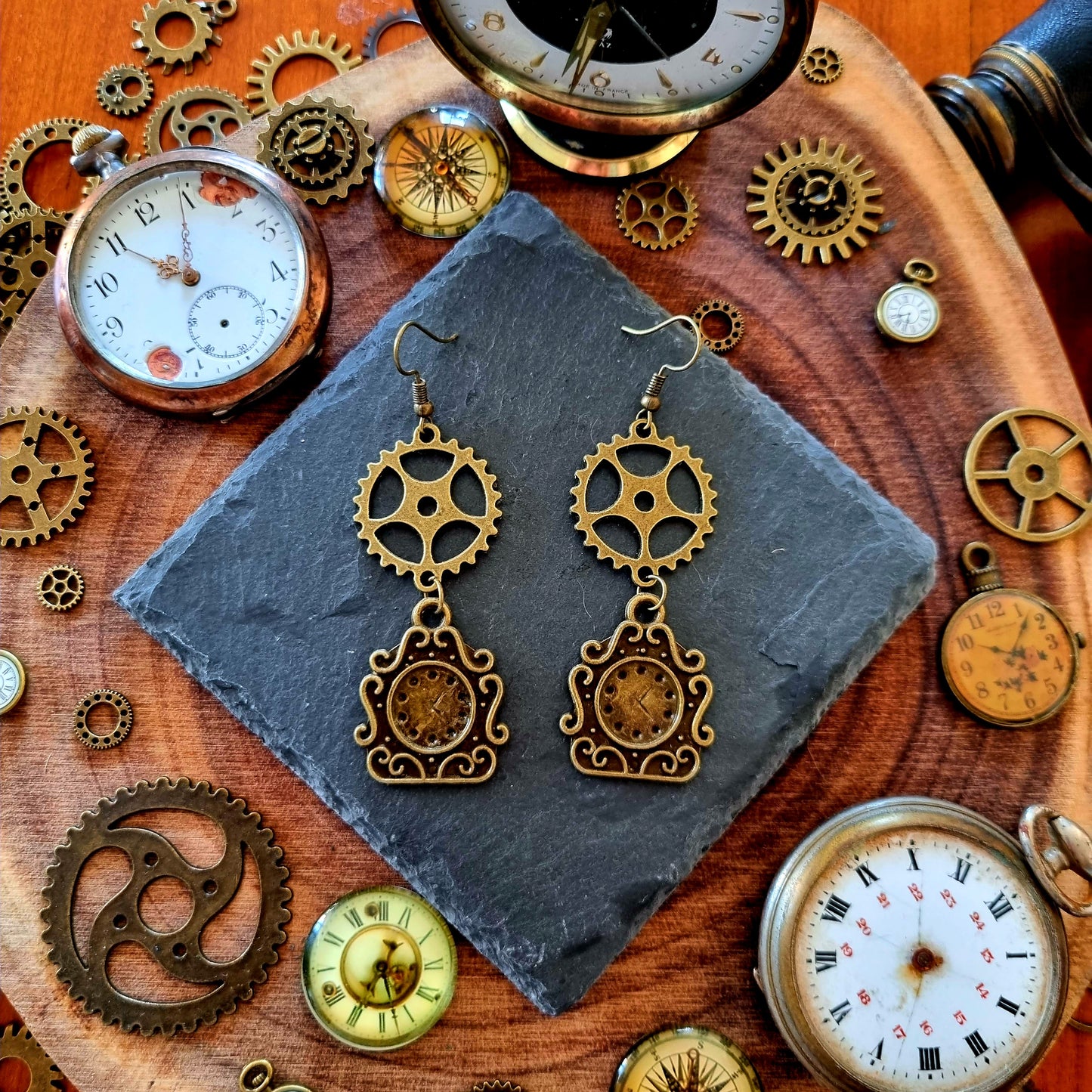 Chronos - Boucles d'oreilles Steampunk engrenages et horloge - Les Rouages du Temps