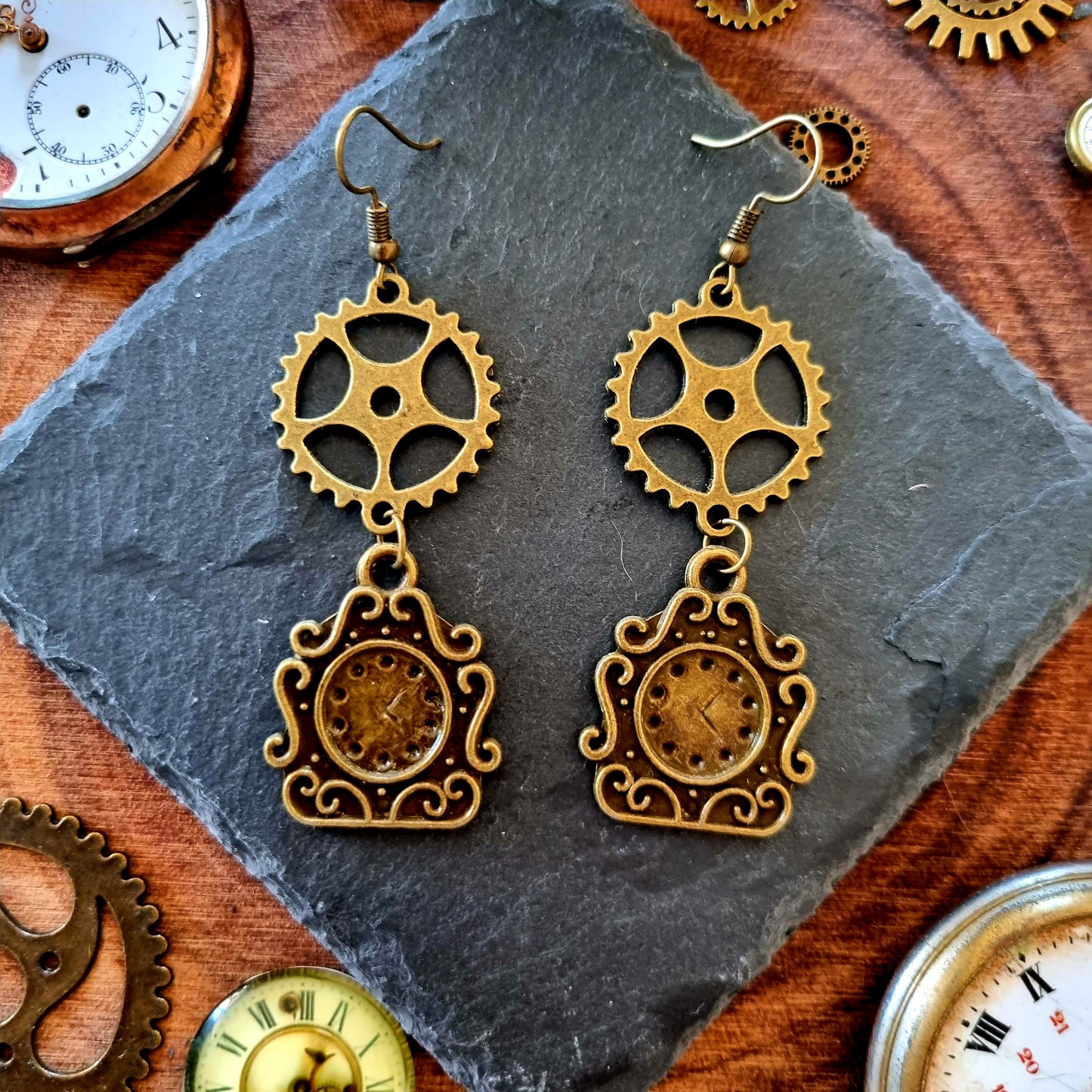 Chronos - Boucles d'oreilles Steampunk engrenages et horloge - Les Rouages du Temps