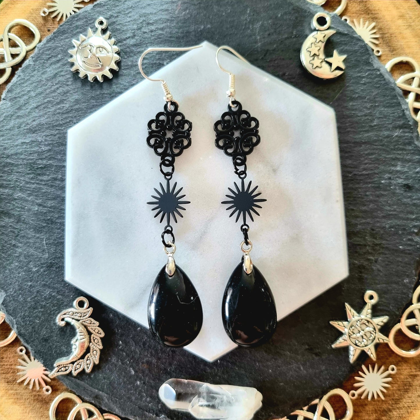 Érèbe - Boucles d'oreilles Wicca, breloques étoiles noires et pierres d'obsidienne - Les Rouages du Temps