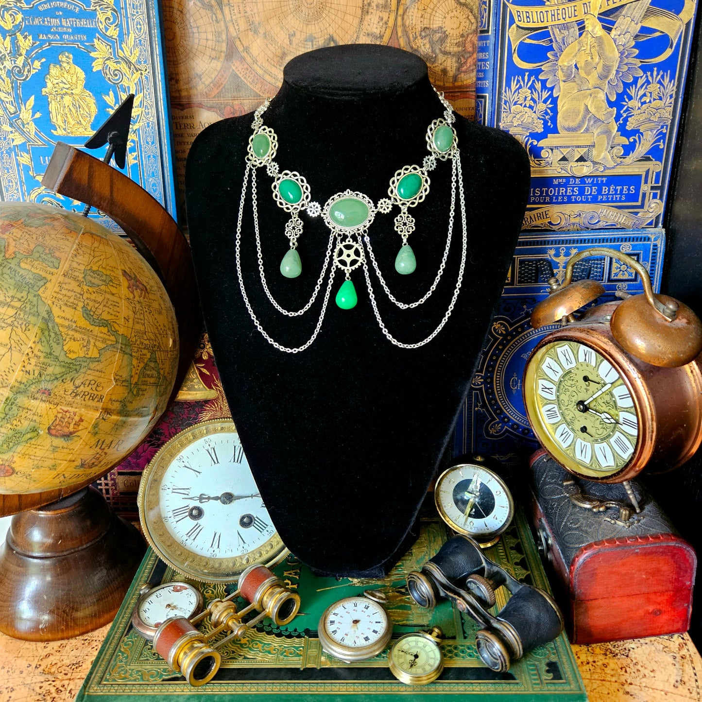 Loki - Collier ras de cou Steampunk argenté rouages chaînes, pierres de jade et d'aventurine - Les Rouages du Temps