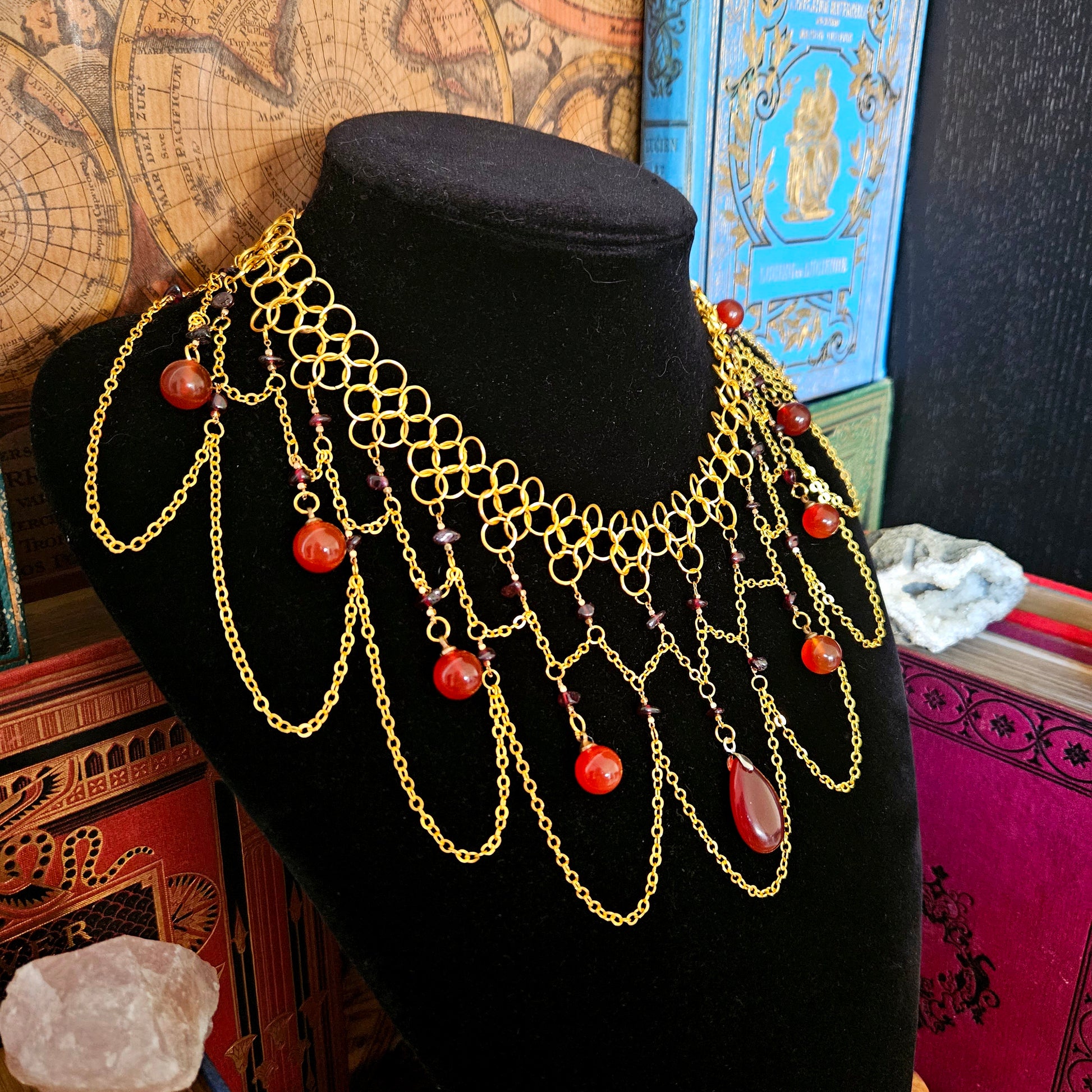 Collier ras-de-cou au crochet avec pendentif : accessoires-femme par erell Collier ras-de-cou au crochet avec pendentif : accessoires-femme par erell
