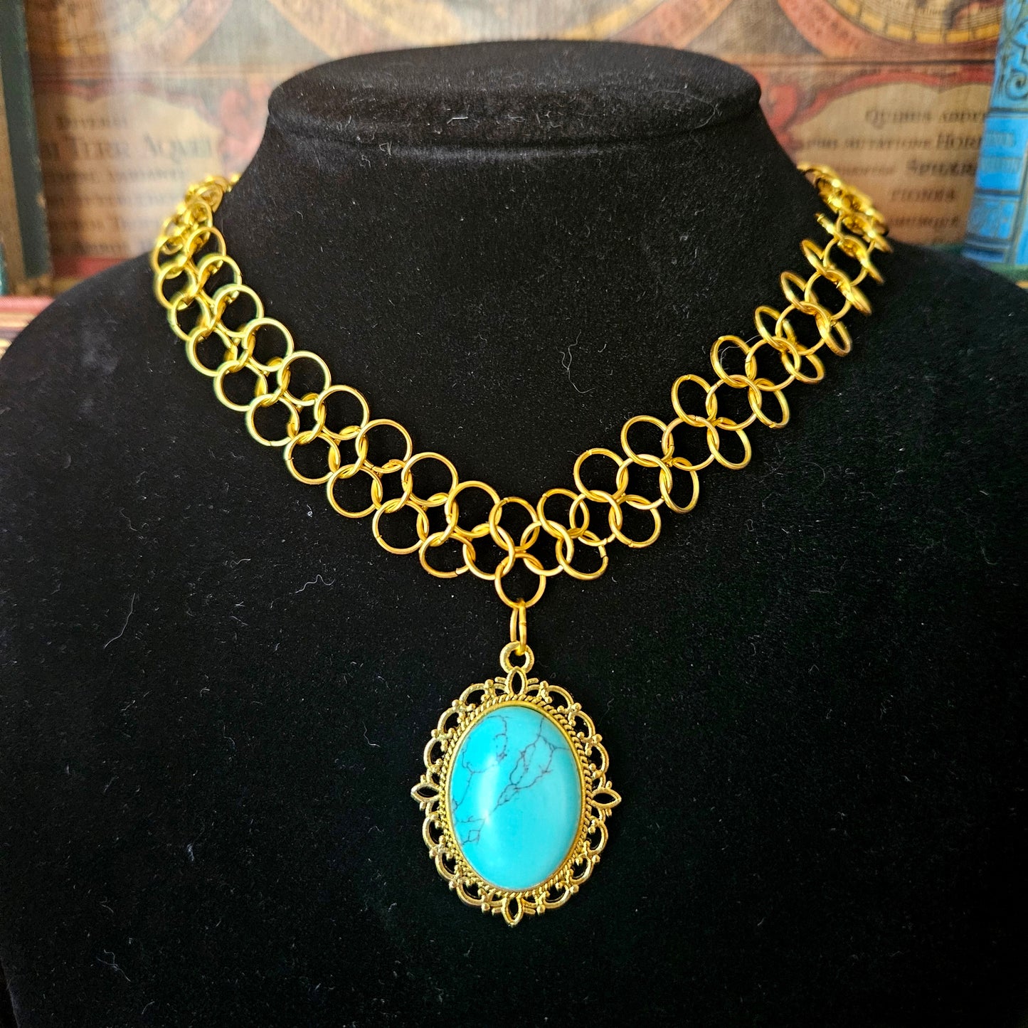 Perceval - Collier ras de cou médiéval cotte de maille cuivre, pierre hawlite teintée