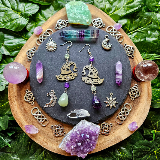 Hermione - Boucles d'oreilles Wicca, chapeaux de sorcière acier inoxydable et pierres d'améthyste, d'aventurine et de phrénite - Les Rouages du Temps