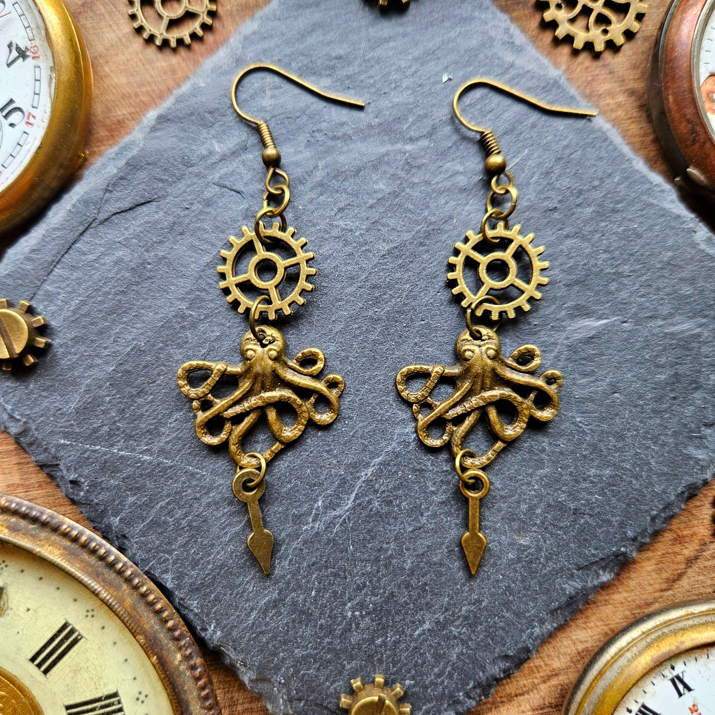 Cthulhu - Boucles d'oreilles Steampunk bronze pieuvres engrenages aiguilles d'horloge - montre - Les Rouages du Temps