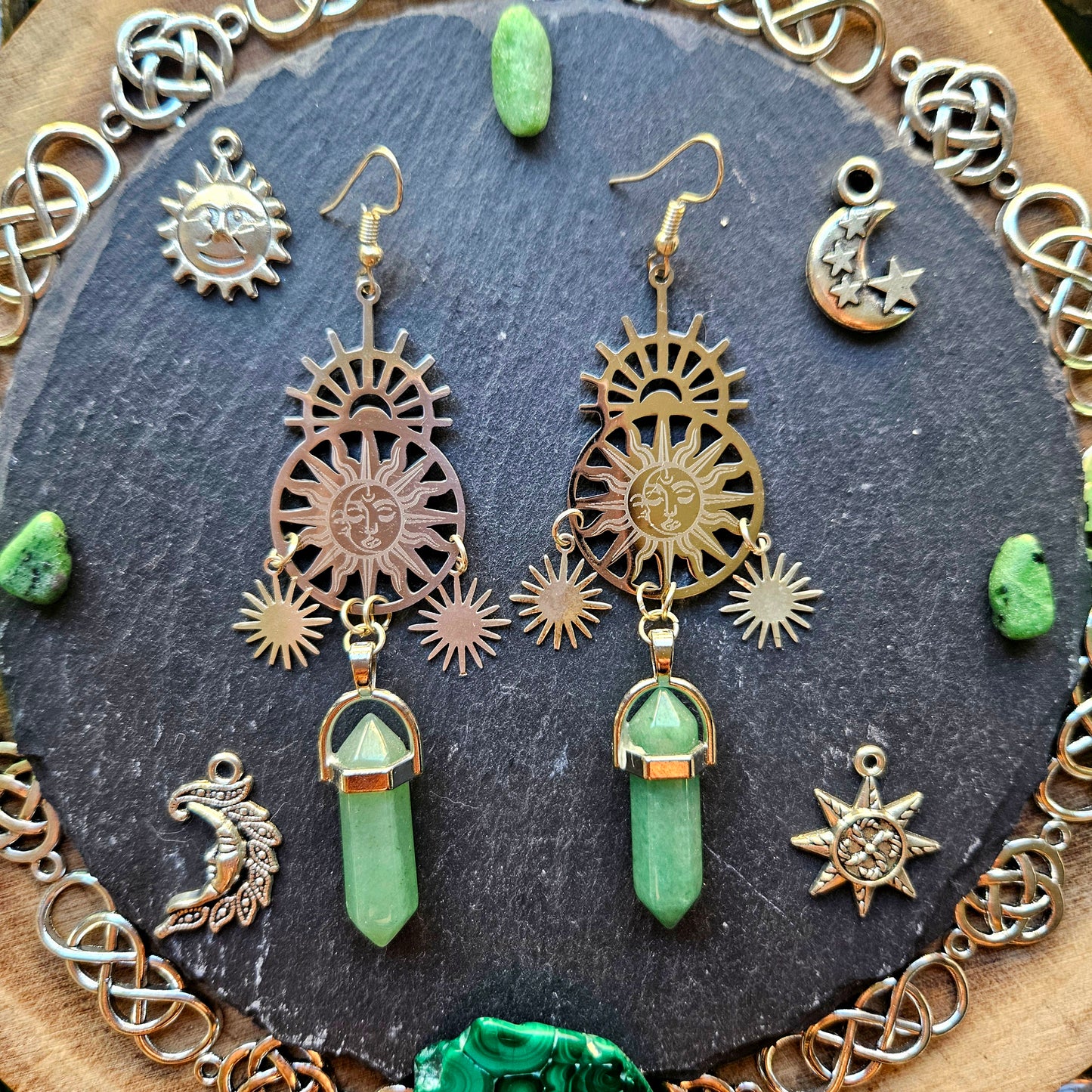 Éos - Boucles d'oreilles style Wicca - ésotérique, soleil étoile, pierres d'aventurine - Les Rouages du Temps