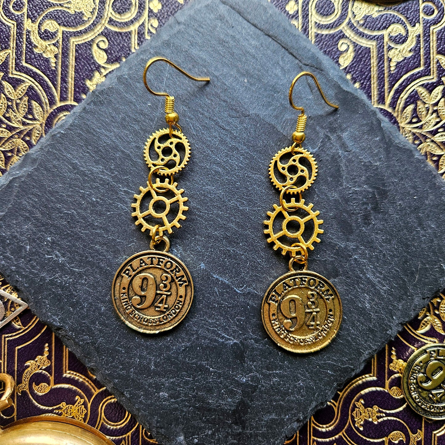 Harry Potter - Boucles d'oreilles Steampunk dorées rouages voie neuf trois quart (9.3/4) - Les Rouages du Temps