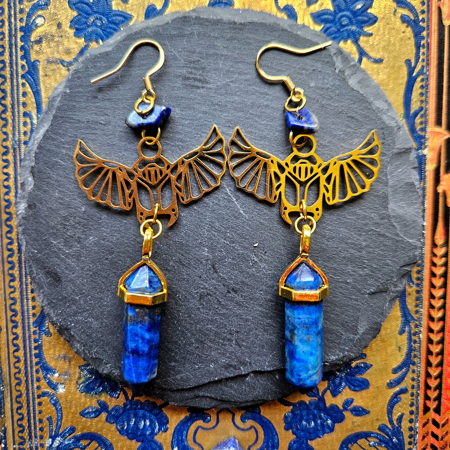 Khépri - Boucles d'oreilles Egypte antique - Art Nouveau scarabée acier inoxydable, pierres de lapis lazuli - Les Rouages du Temps