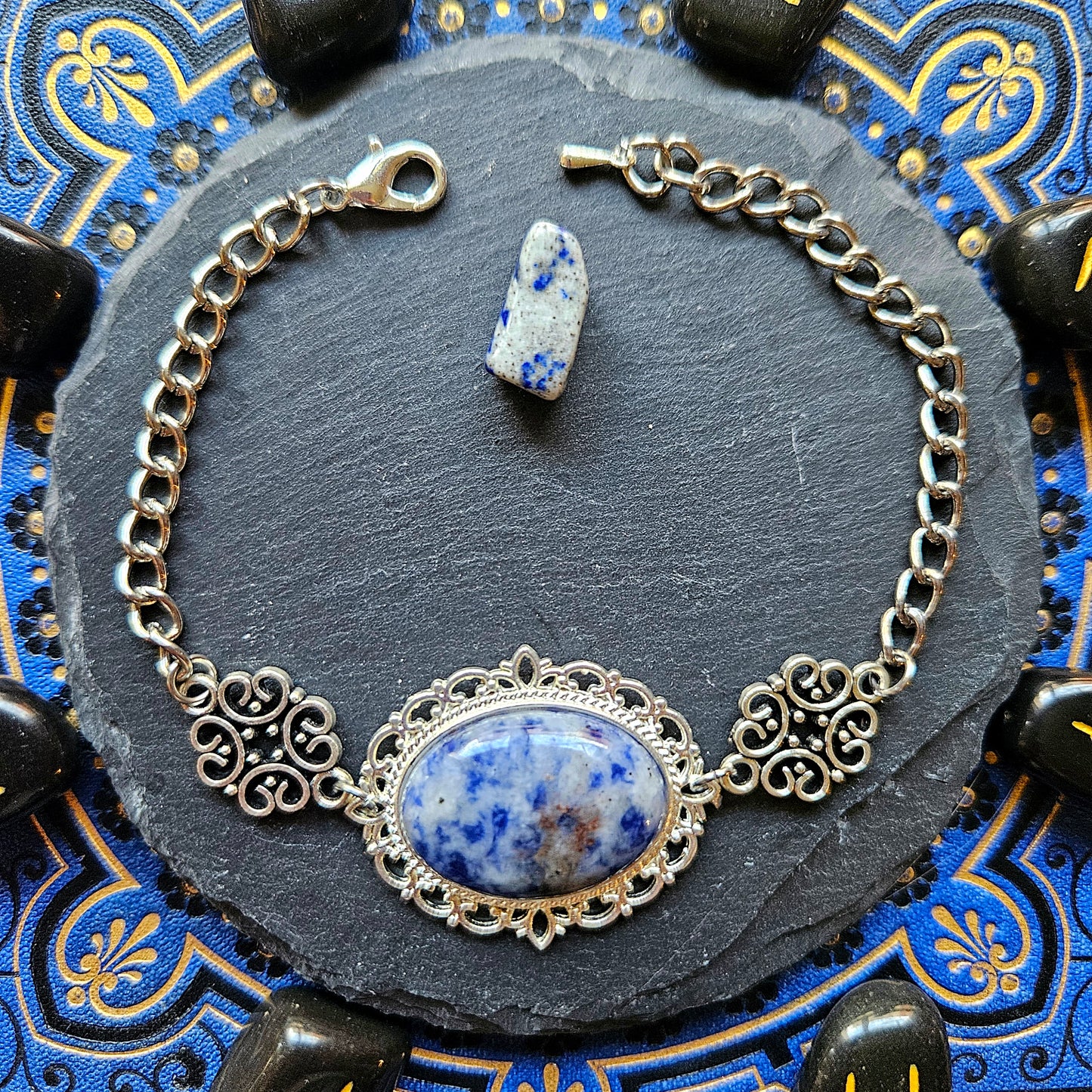 Guenièvre - Bracelet médiéval-fantasy argenté pierre de sodalite