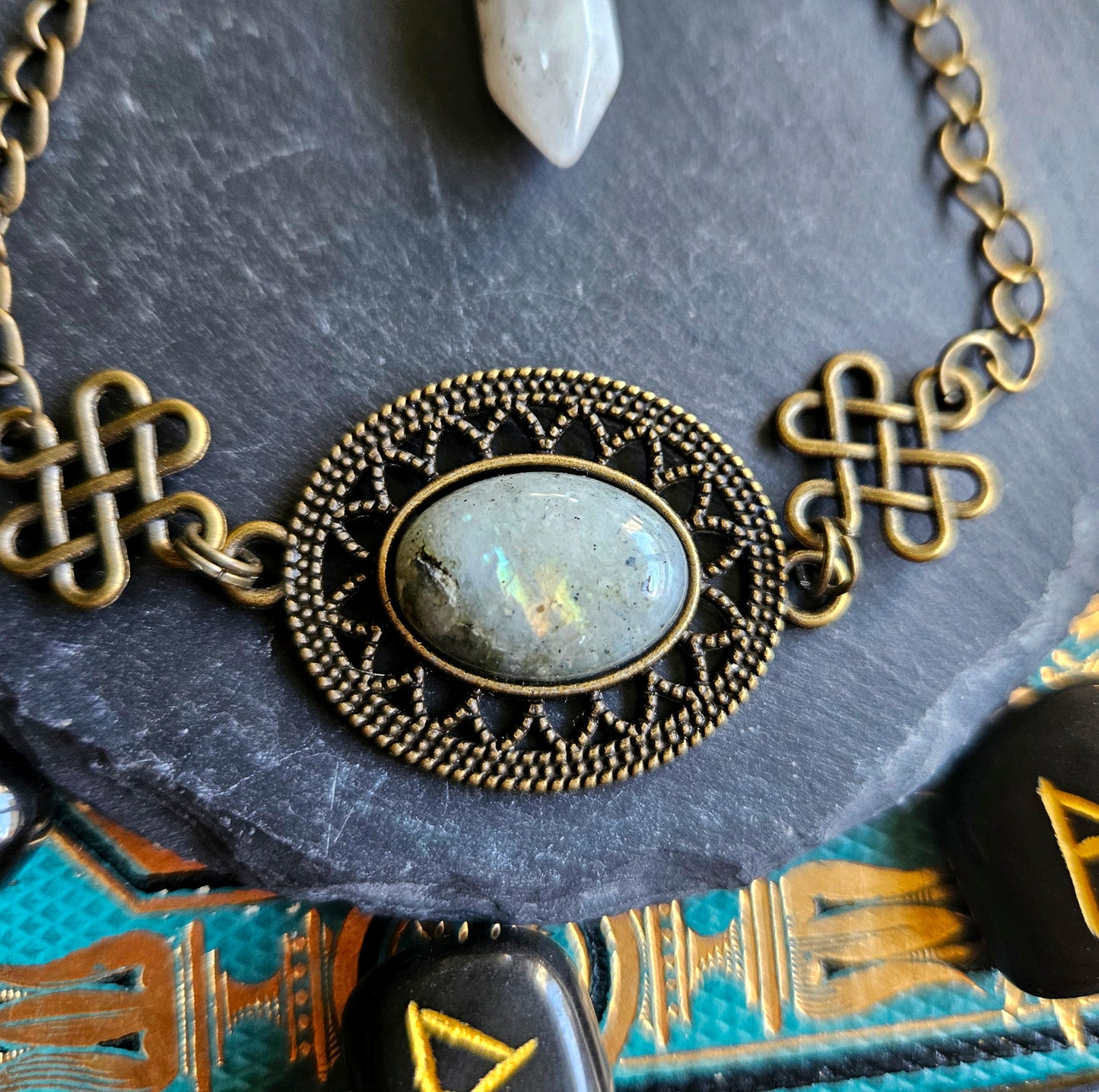 Nimuë - Bracelet médiéval - celtique bronze pierre de labradorite - Les Rouages du Temps