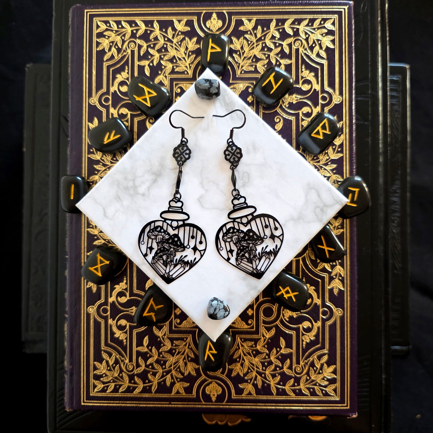 Ellylon - Boucles d'oreilles noires witchy - halloween potions coeurs champignons