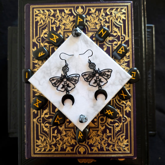 Morgane - Boucles d'oreilles univers Wicca / féérique noires, papillon, lune - Les Rouages du Temps