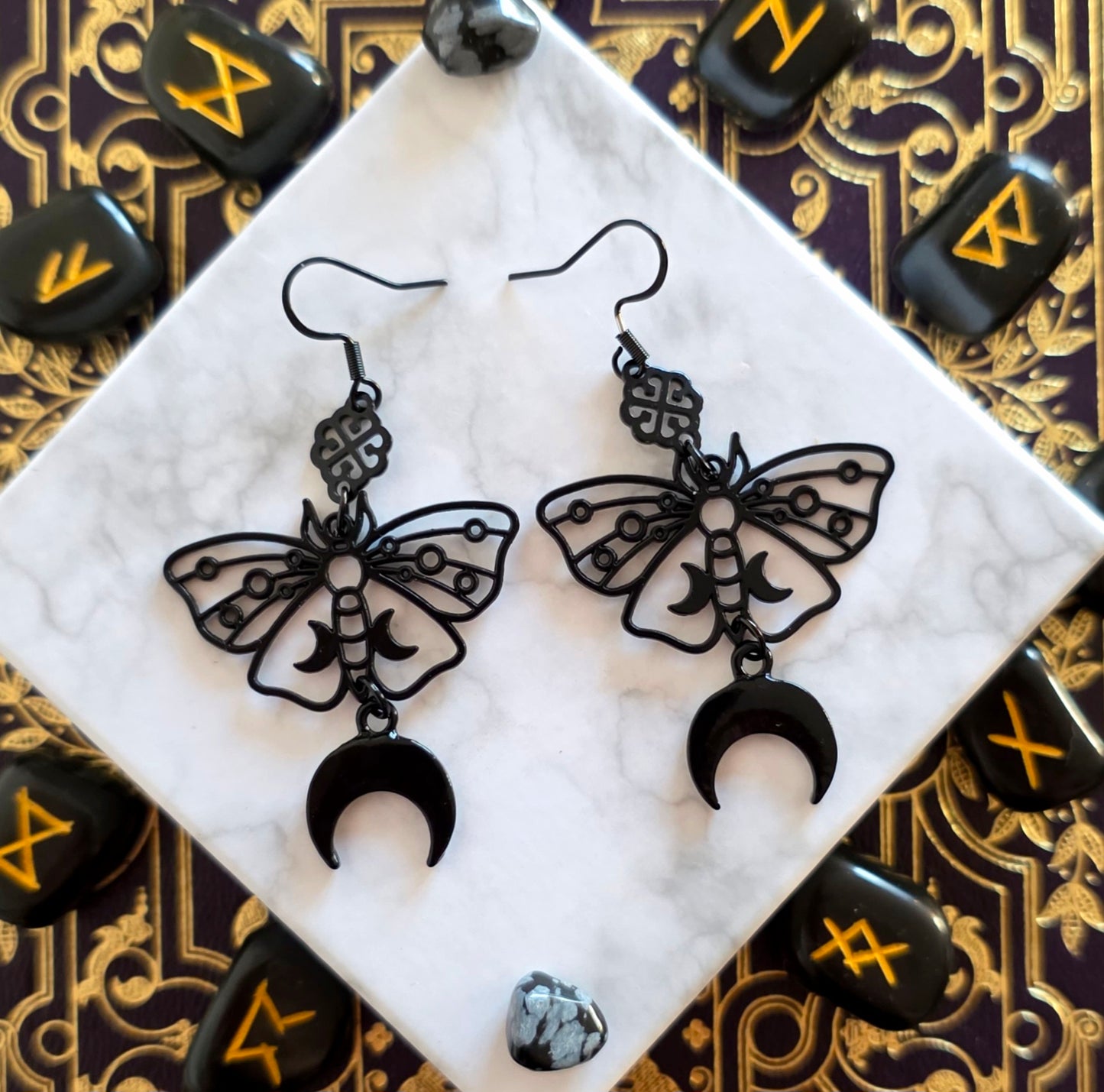Morgane - Boucles d'oreilles univers Wicca / féérique noires, papillon, lune - Les Rouages du Temps